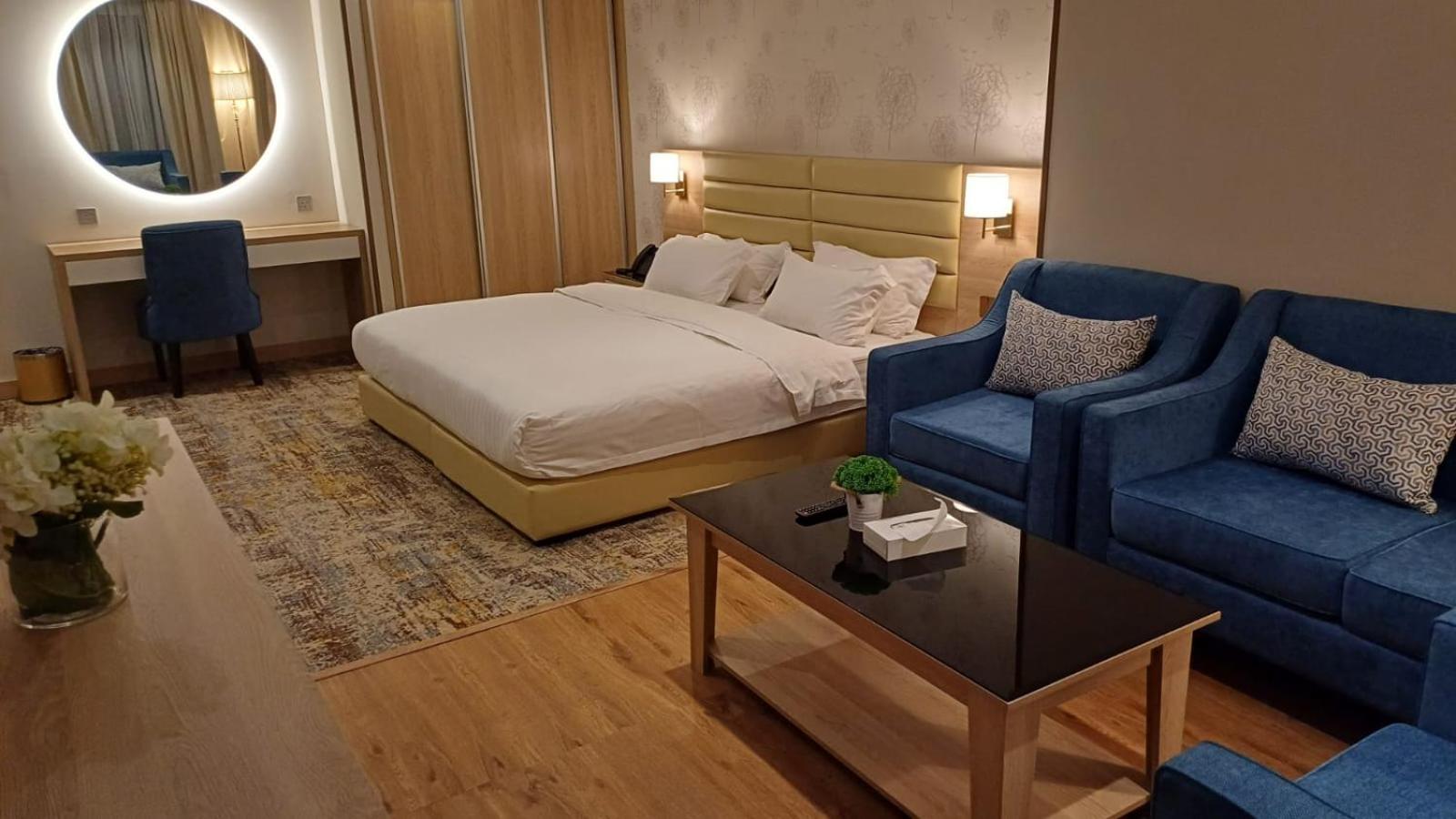 King Suite with Spa Bath photo 2
