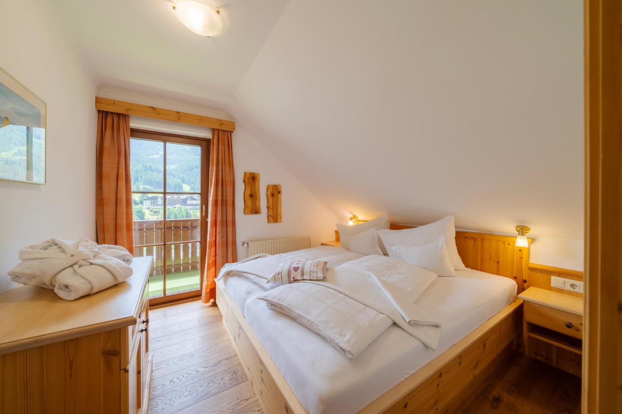 Comfort One-Bedroom Apartment with Balcony and Mountain View photo 3