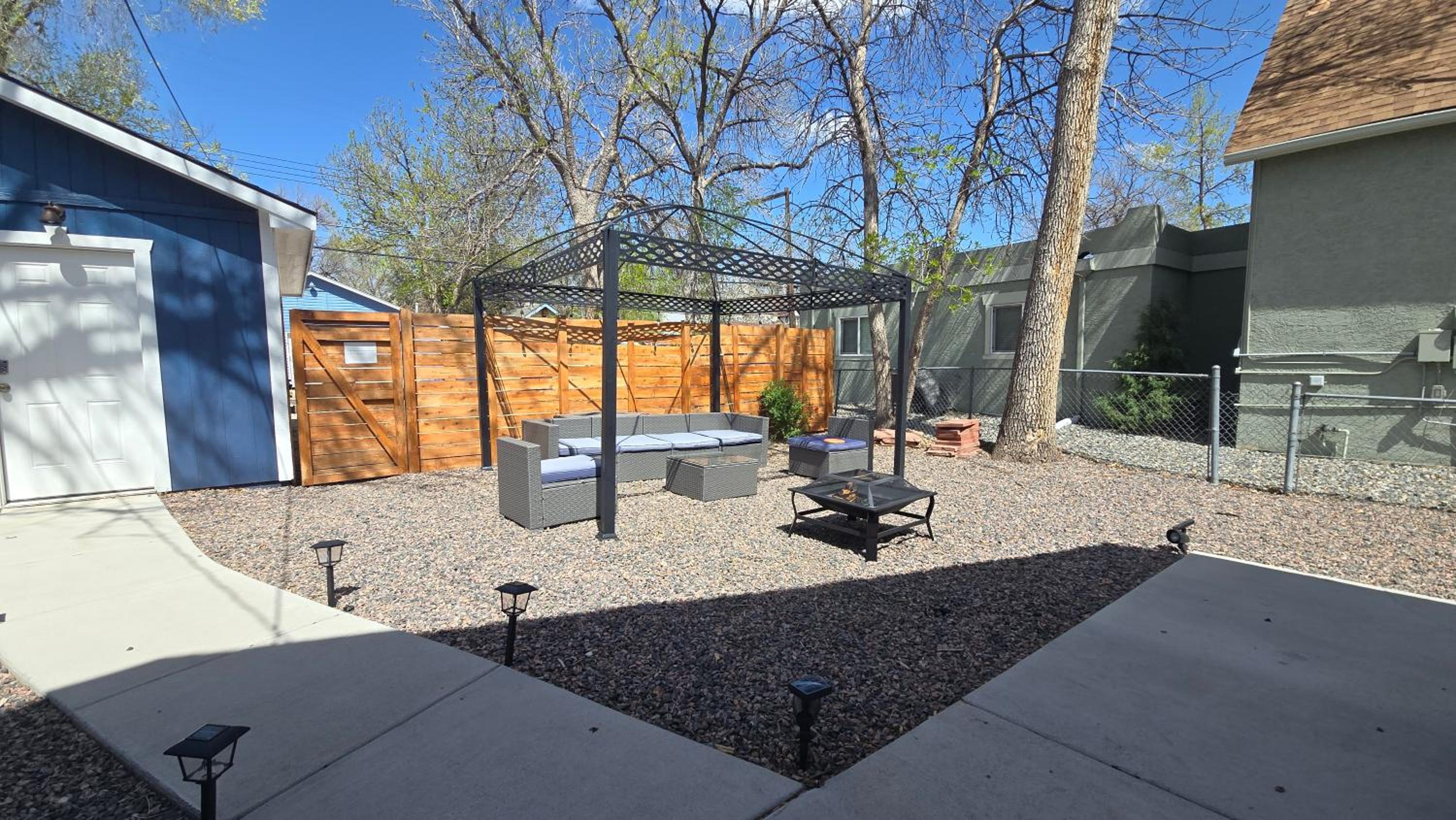 Five-Bedroom House photo 2