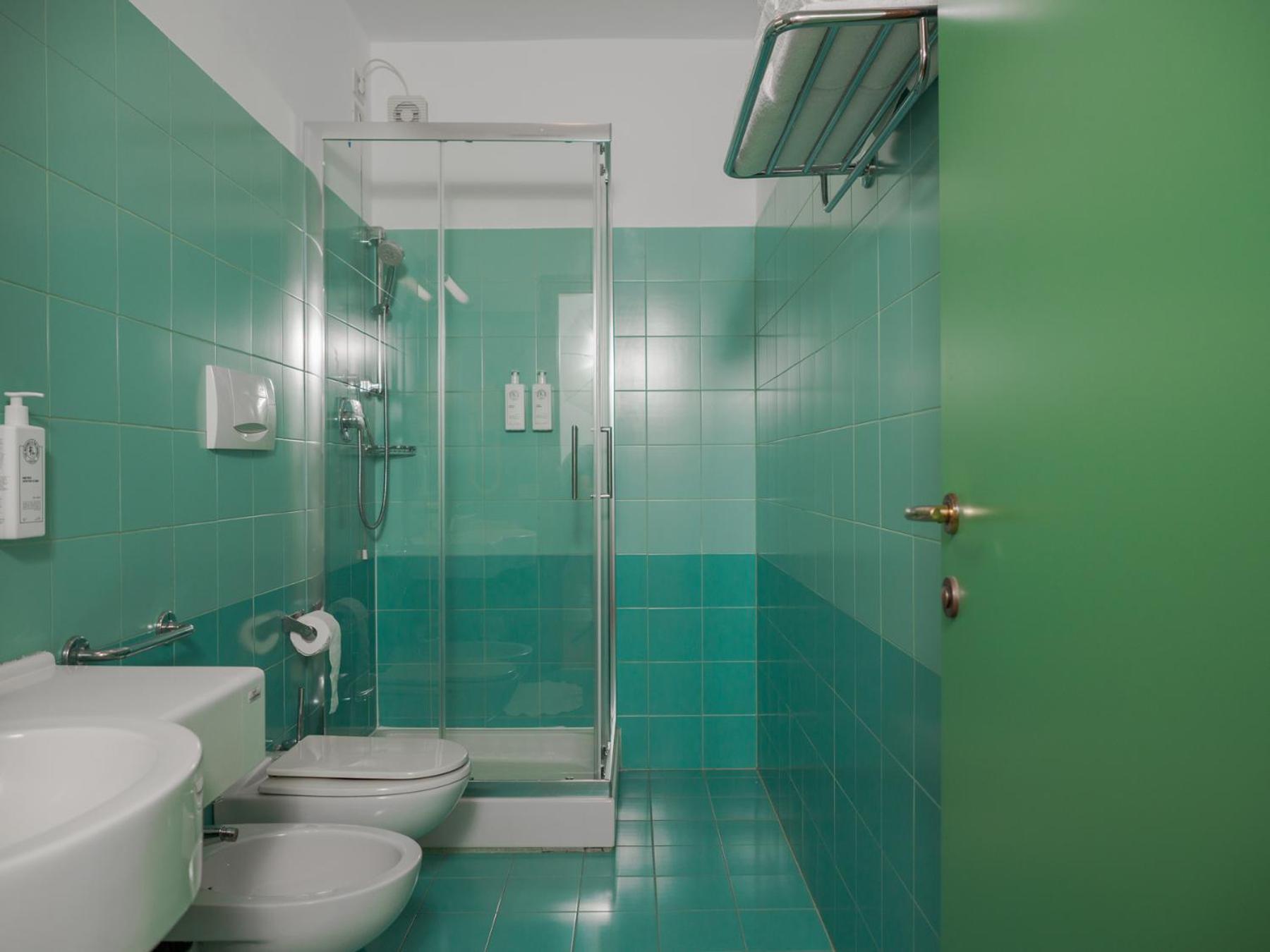Quadruple Room - Photo 6
