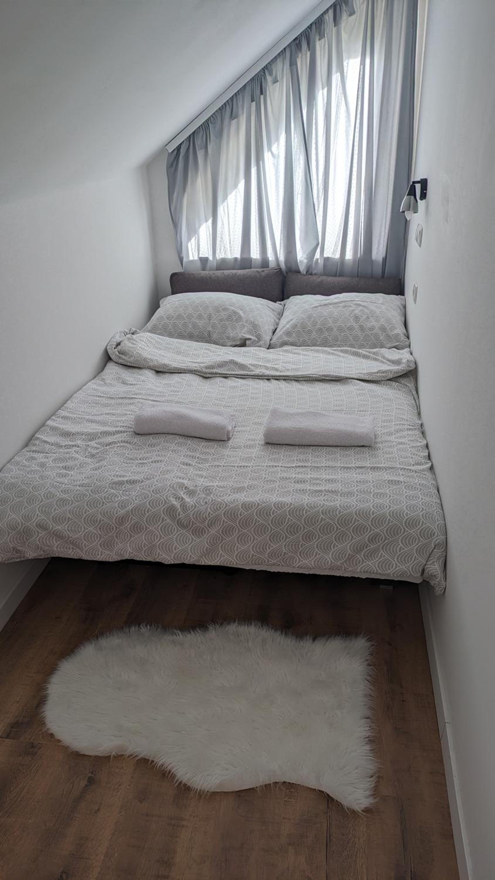 One-Bedroom Apartment - Photo 16