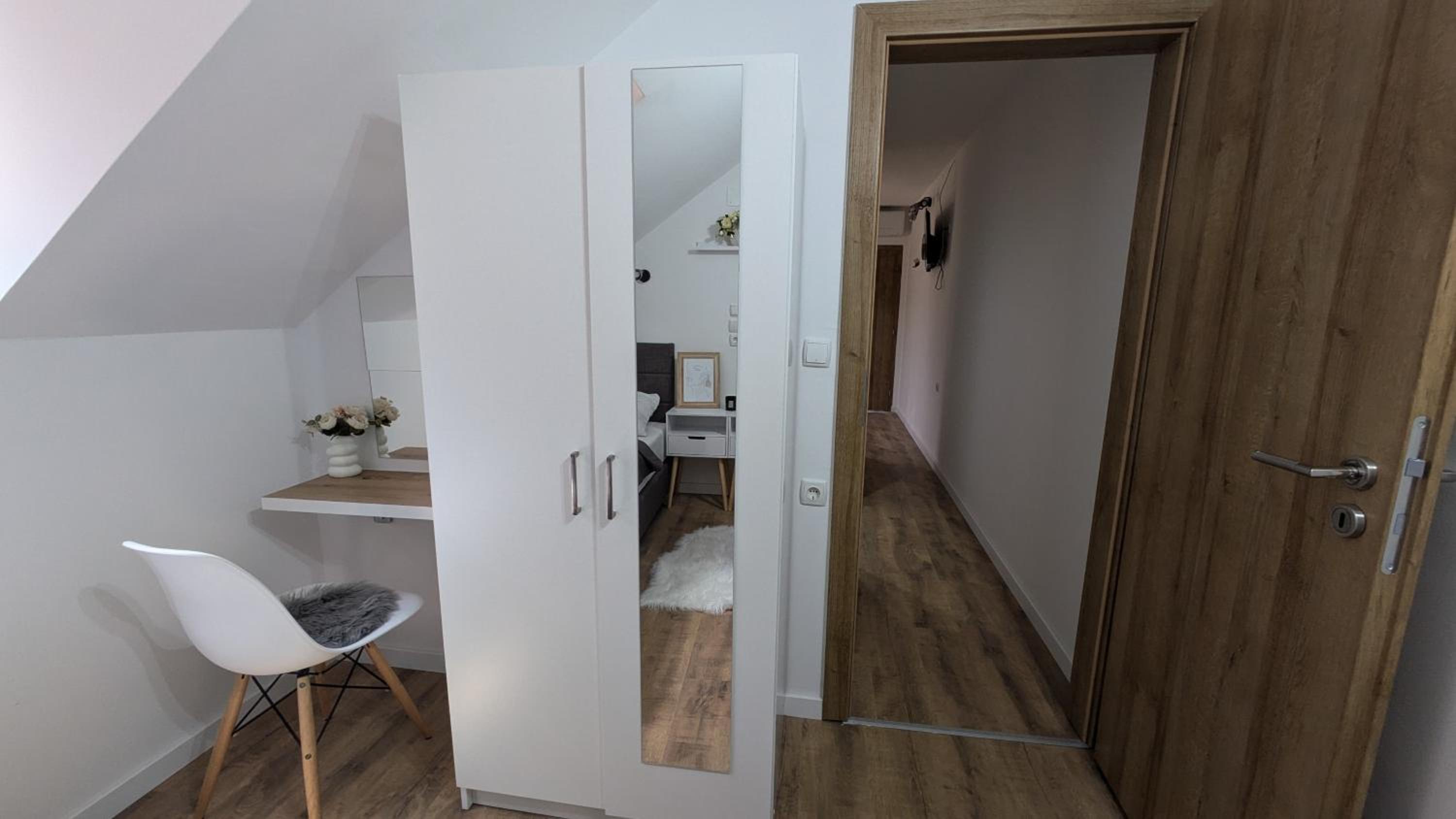 One-Bedroom Apartment - Photo 5