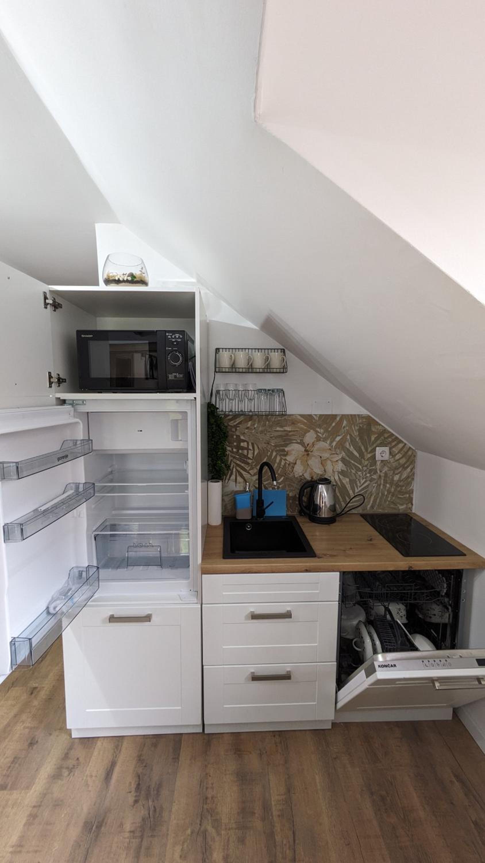 One-Bedroom Apartment - Photo 3