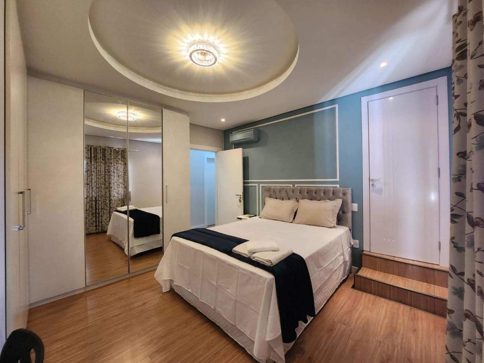 Deluxe Queen Suite photo 1