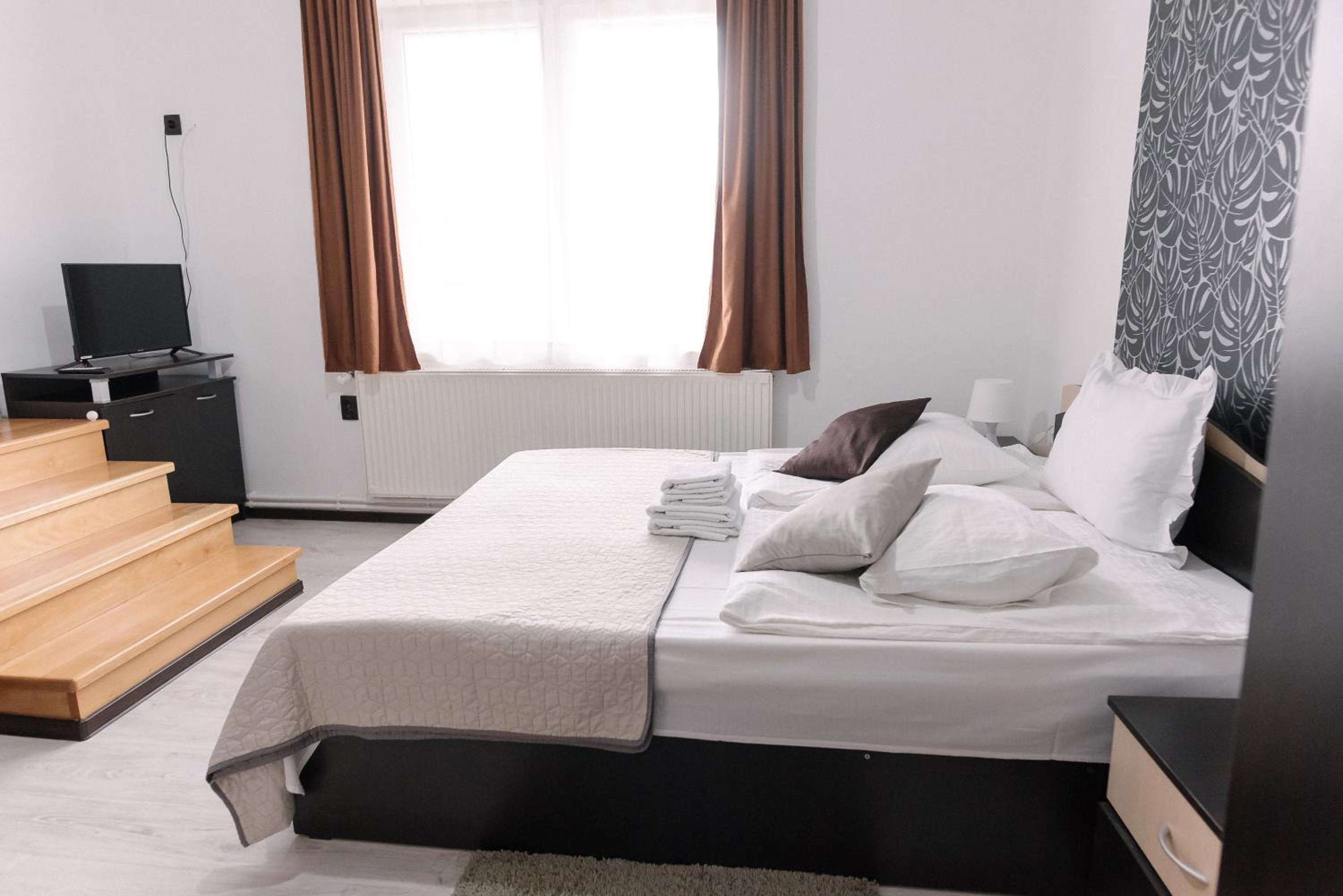 Family Room - Photo 4