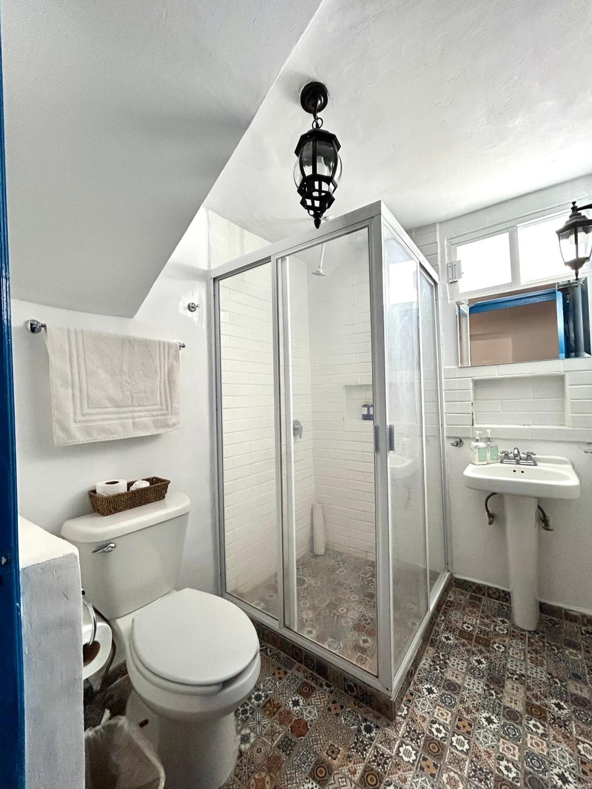 Twin Room with Private External Bathroom - Photo 7