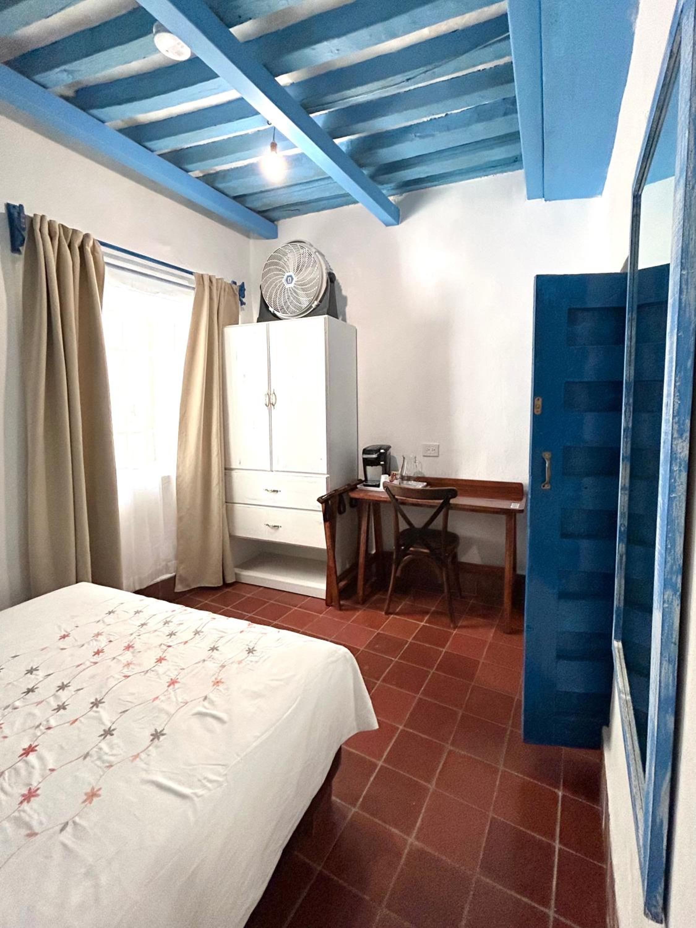 Twin Room with Private External Bathroom - Photo 11