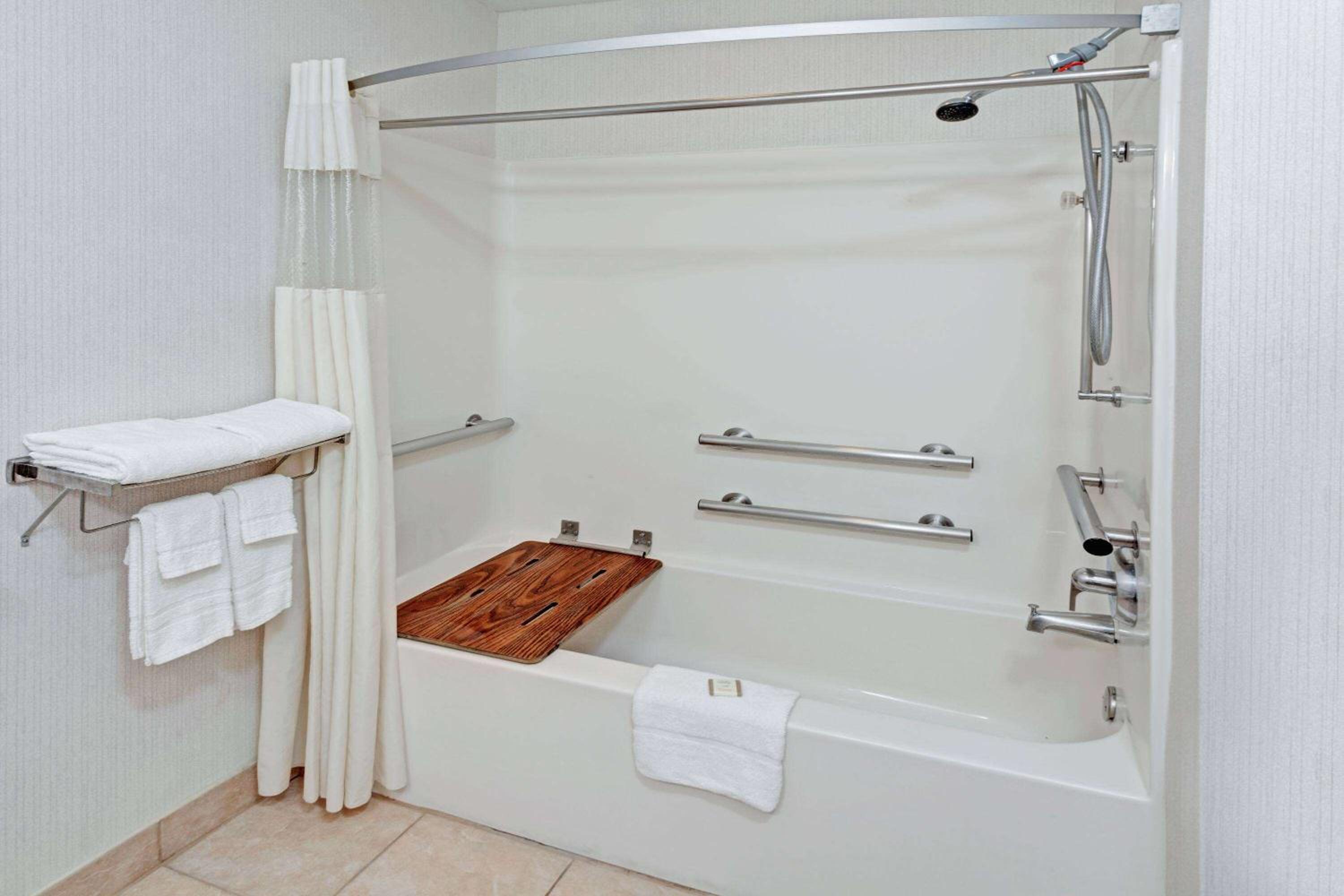 Red Lion Inn & Suites Elk Grove Village, Photo 2