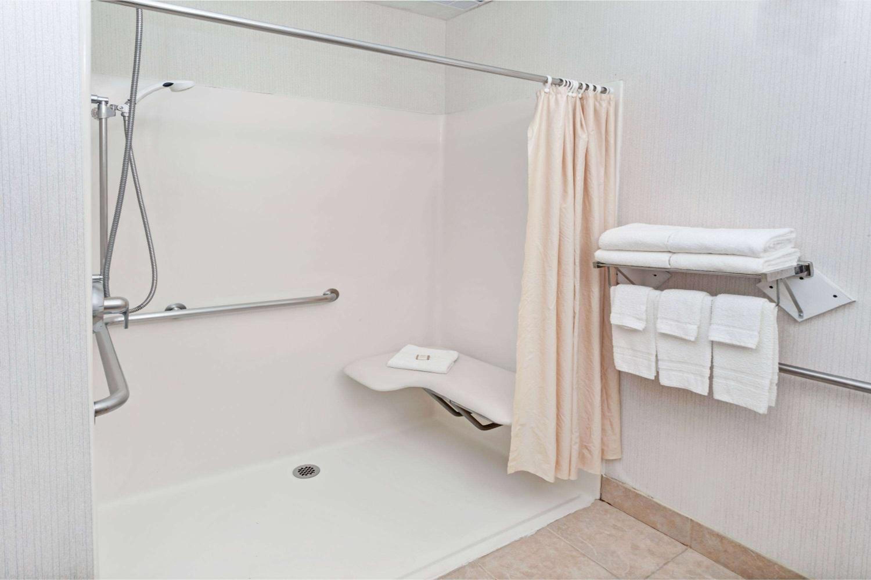 Red Lion Inn & Suites Elk Grove Village, Photo 3