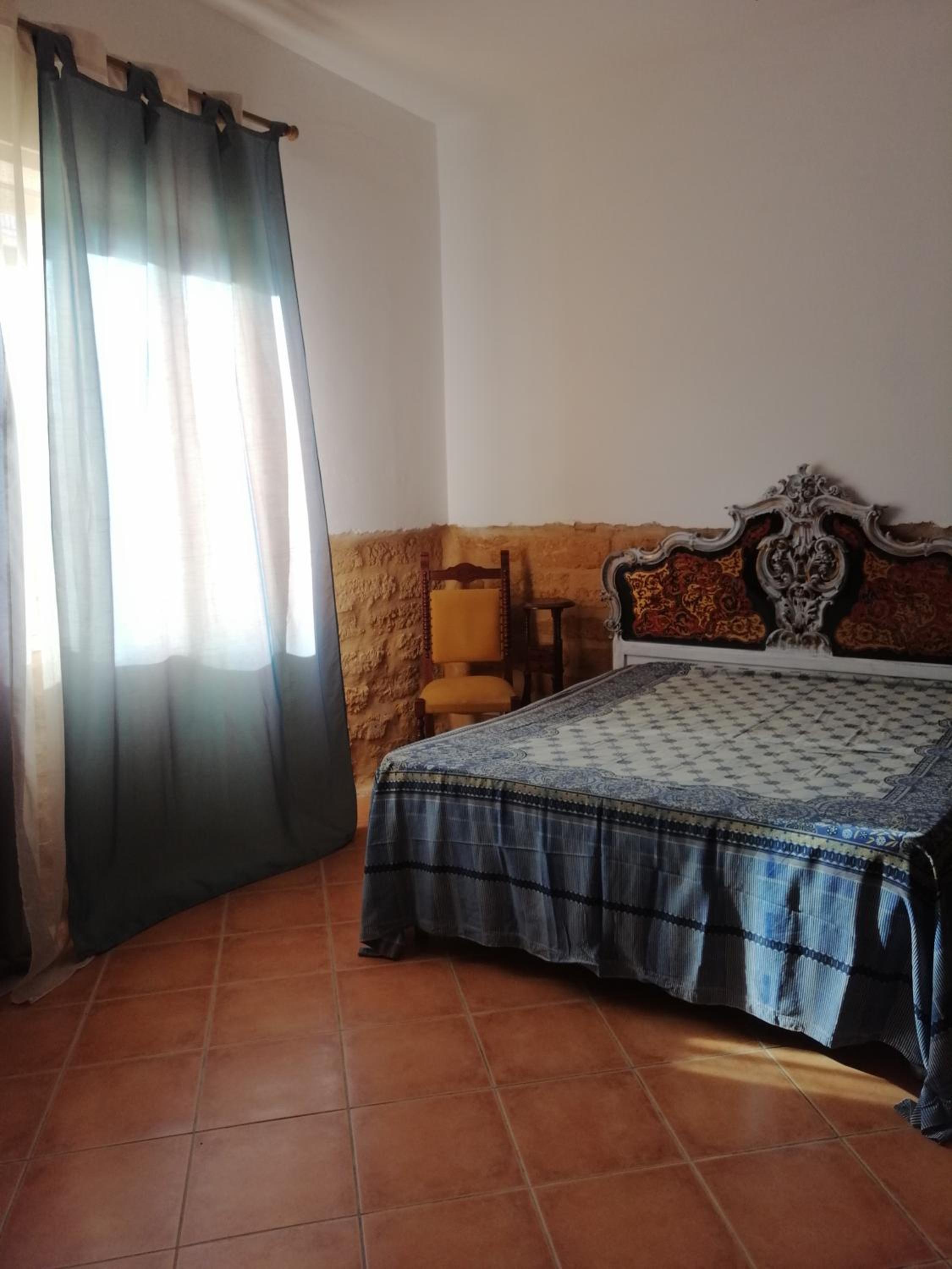Two-Bedroom House - Photo 1