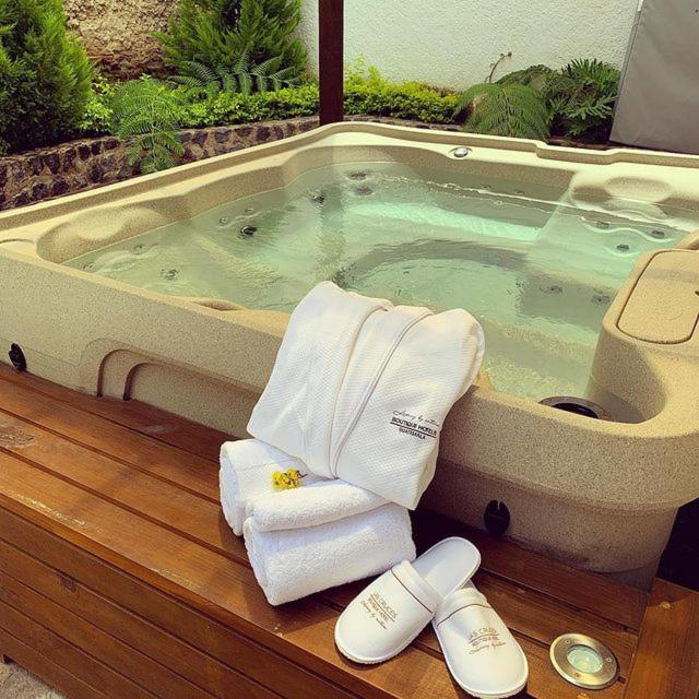 Deluxe Suite with Spa Bath photo 2
