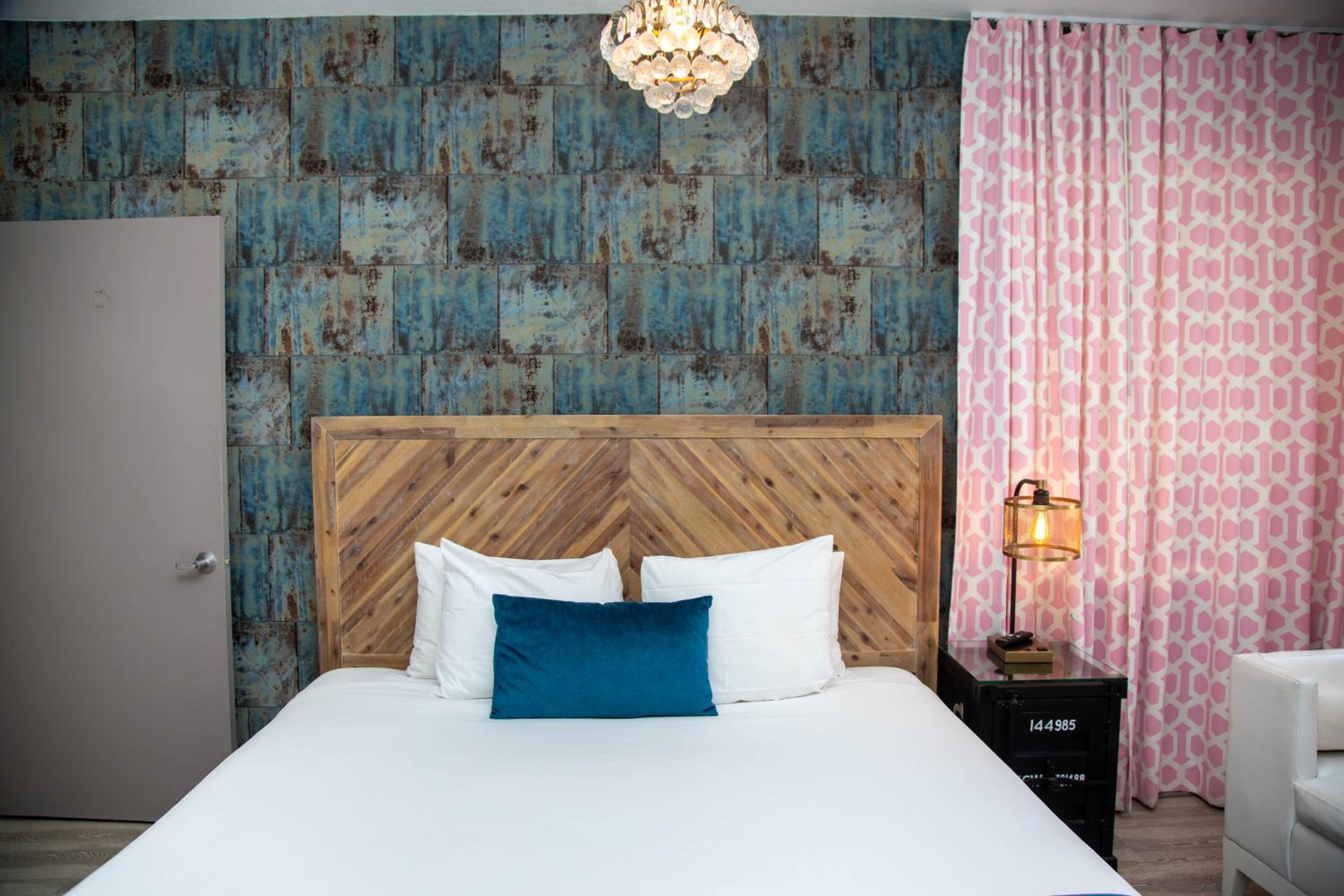 Standard King Room - Photo 1