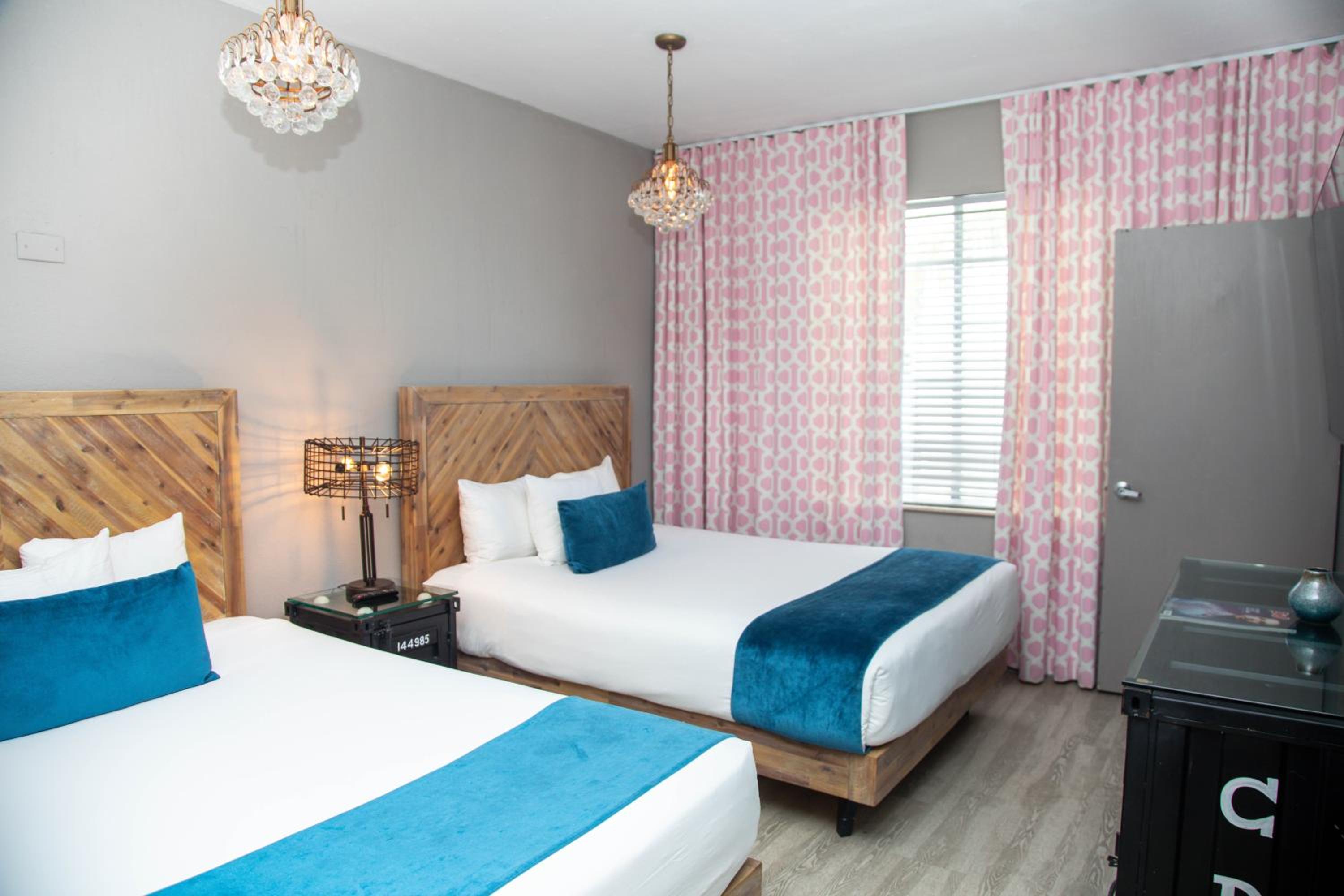 Standard Double Room - Photo 11