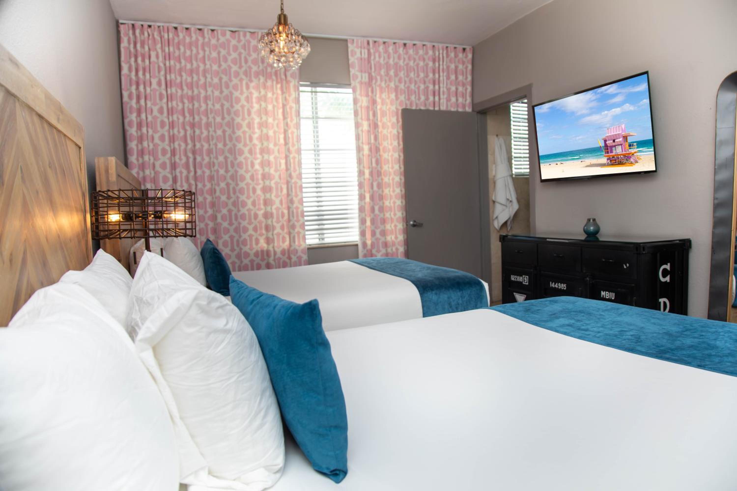 Standard Double Room - Photo 12