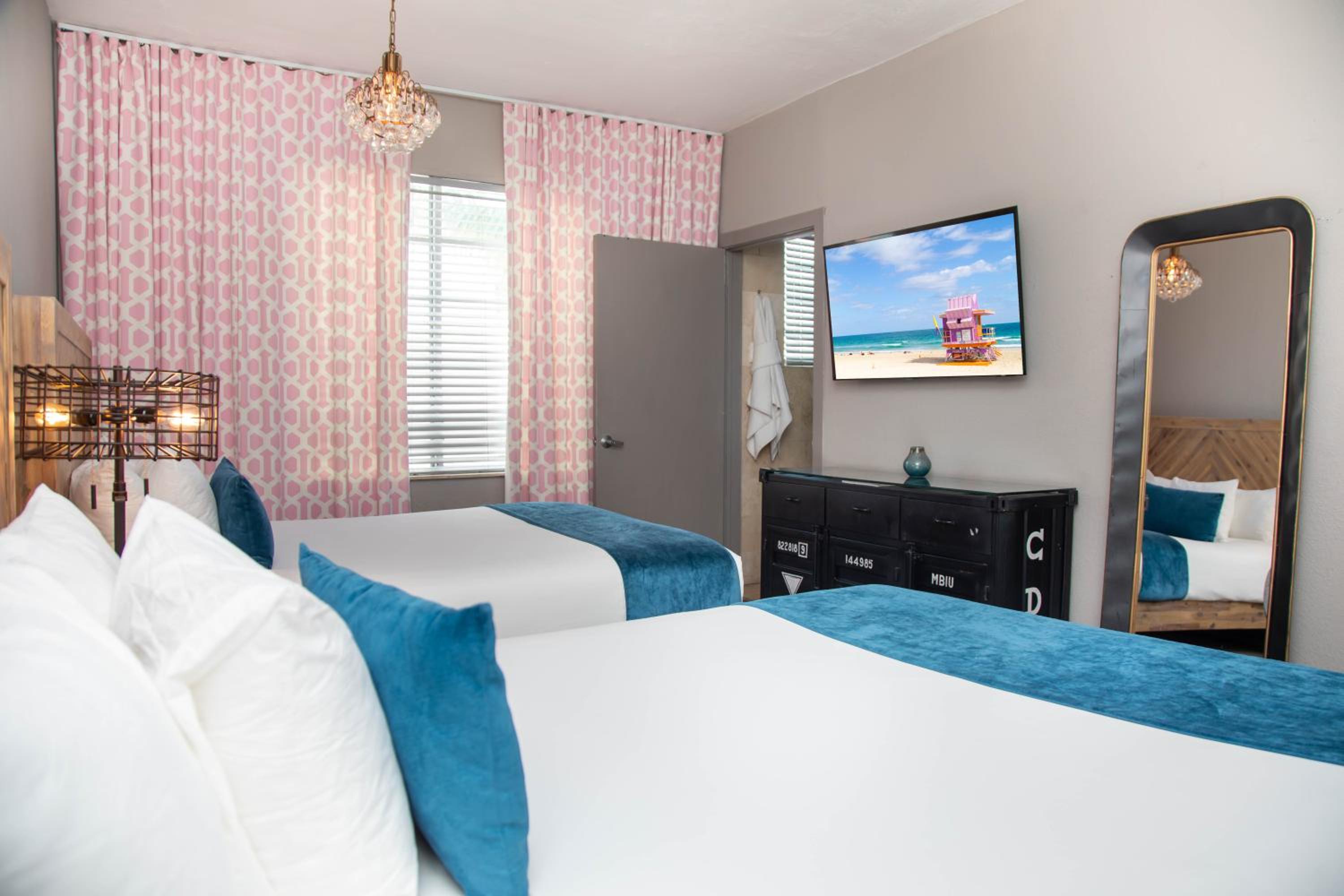 Standard Double Room - Photo 13