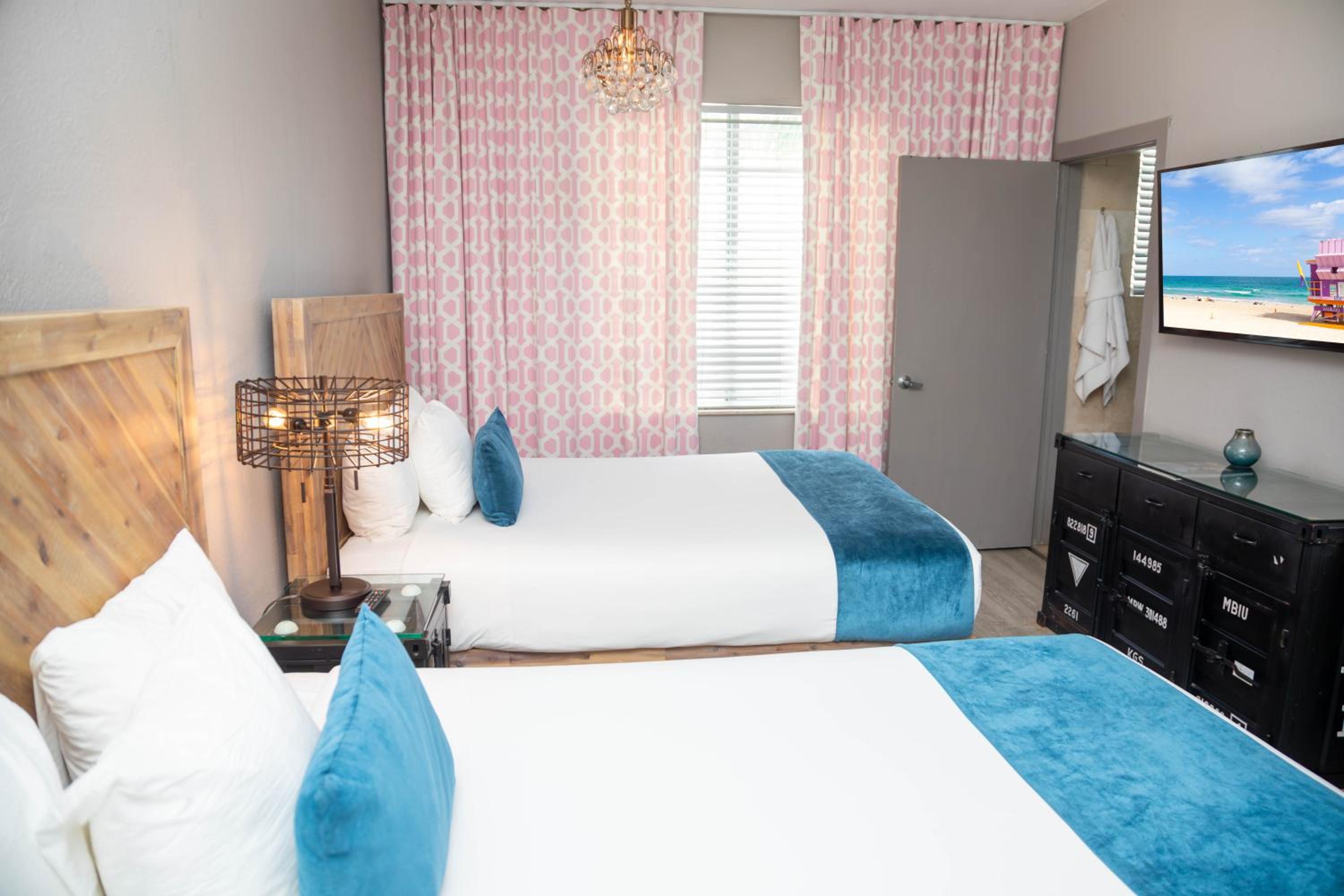Standard Double Room - Photo 16