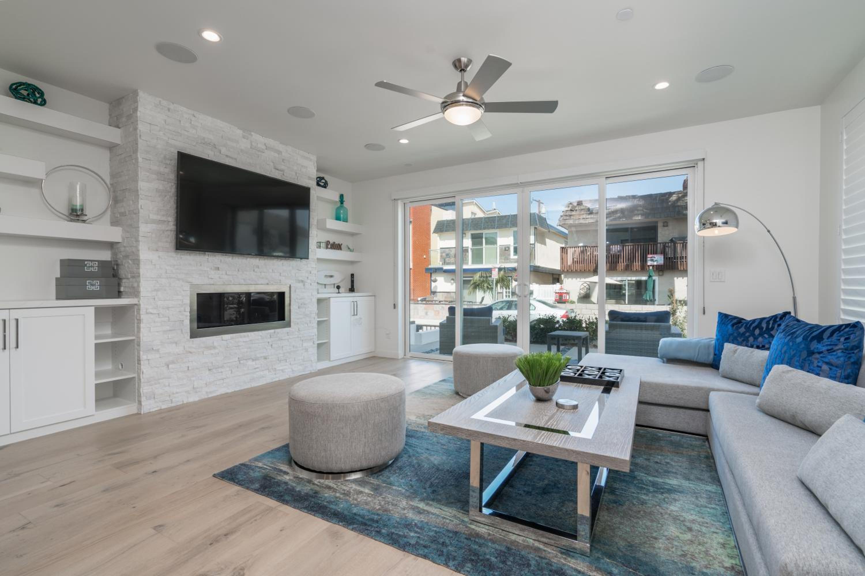 Five-Bedroom House photo 1
