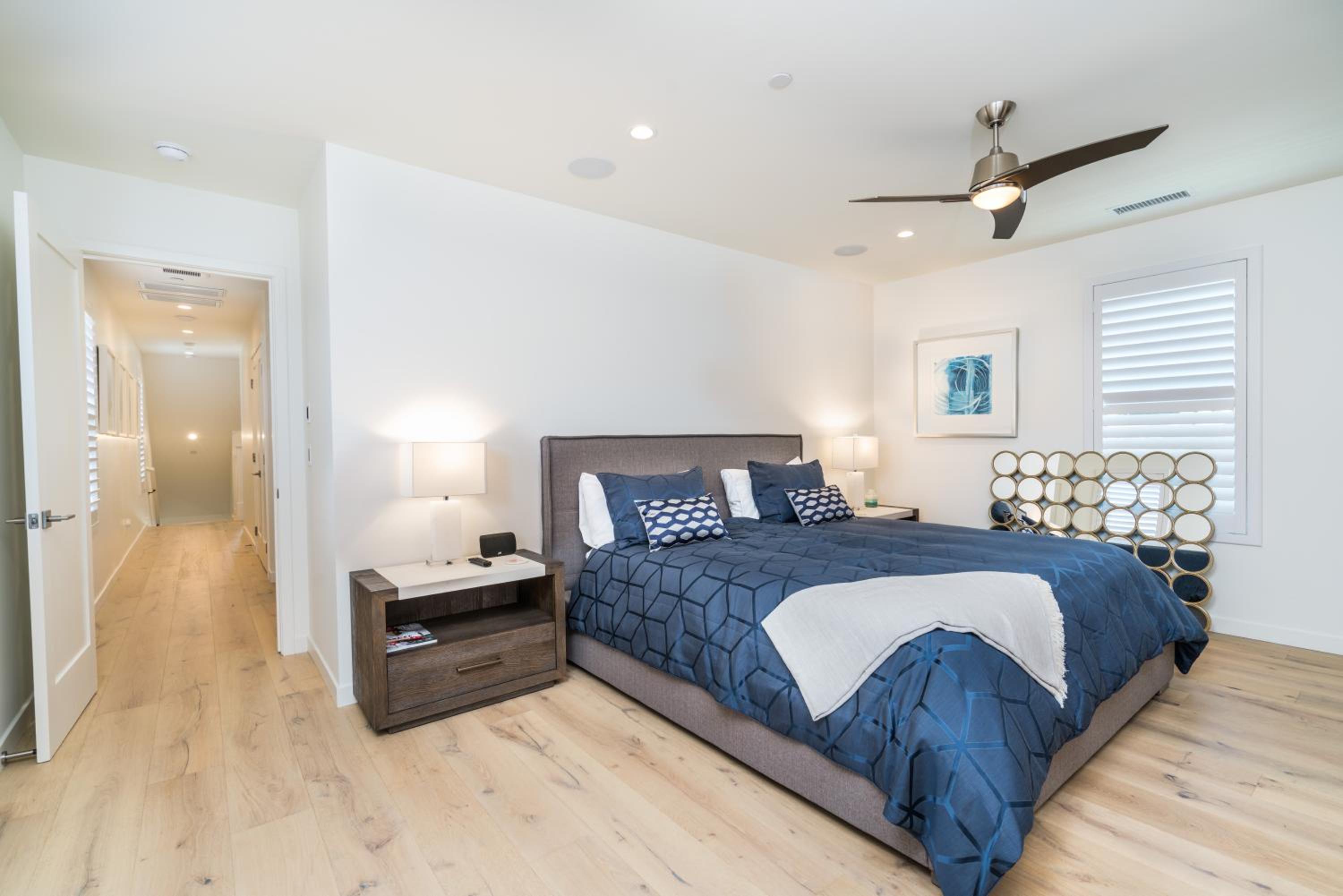 Five-Bedroom House photo 2
