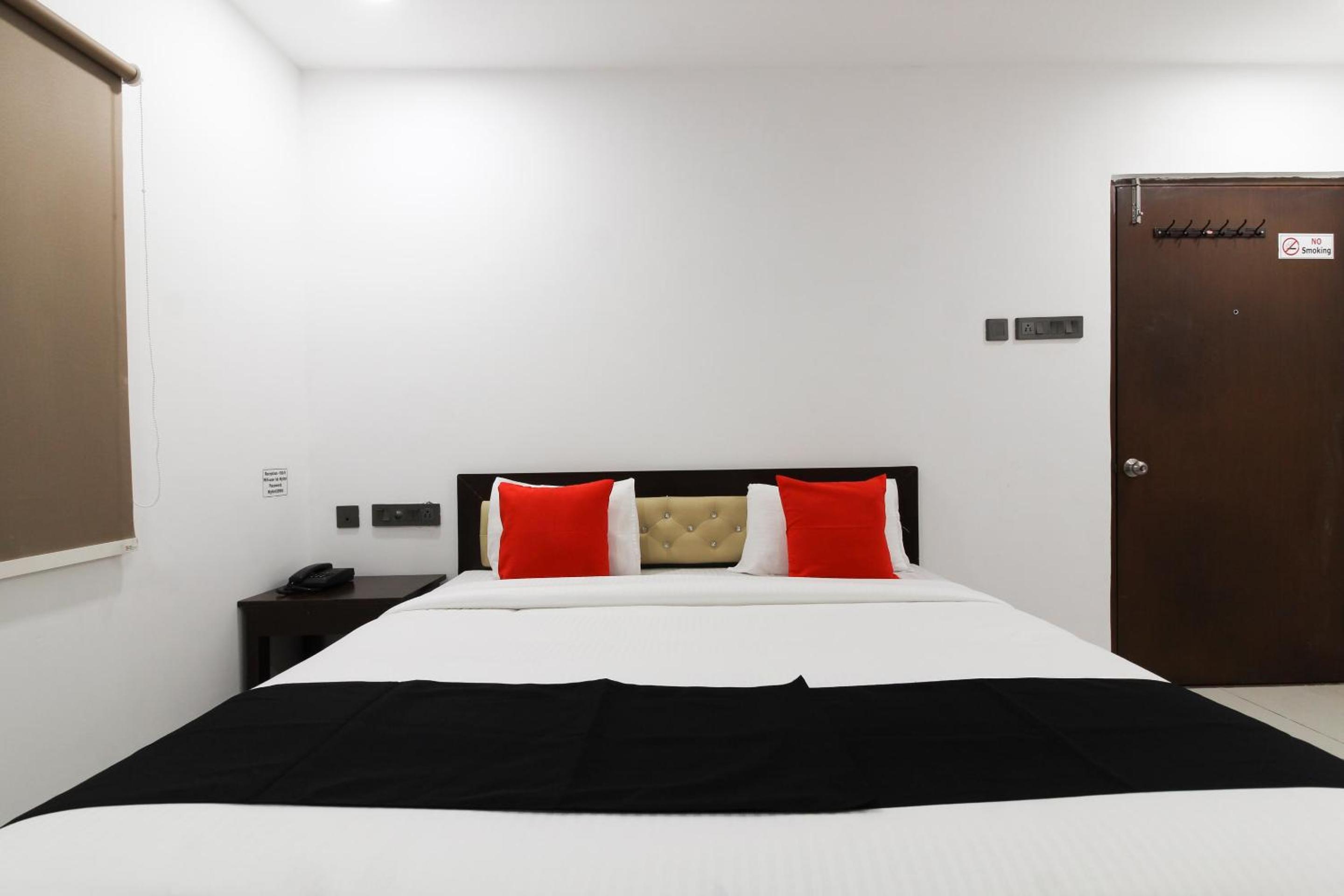 Standard Double Room - Photo 13