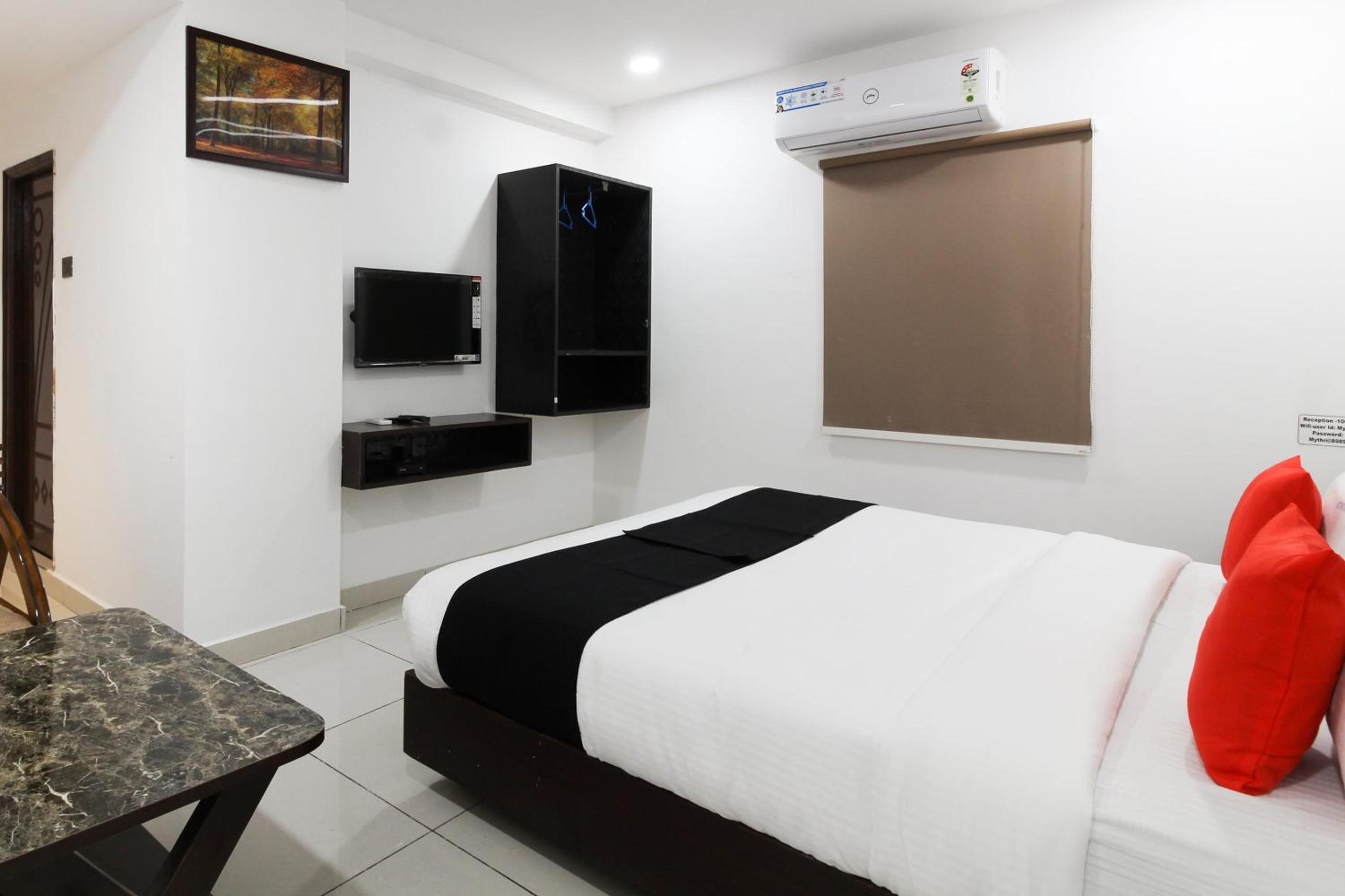 Standard Double Room - Photo 12