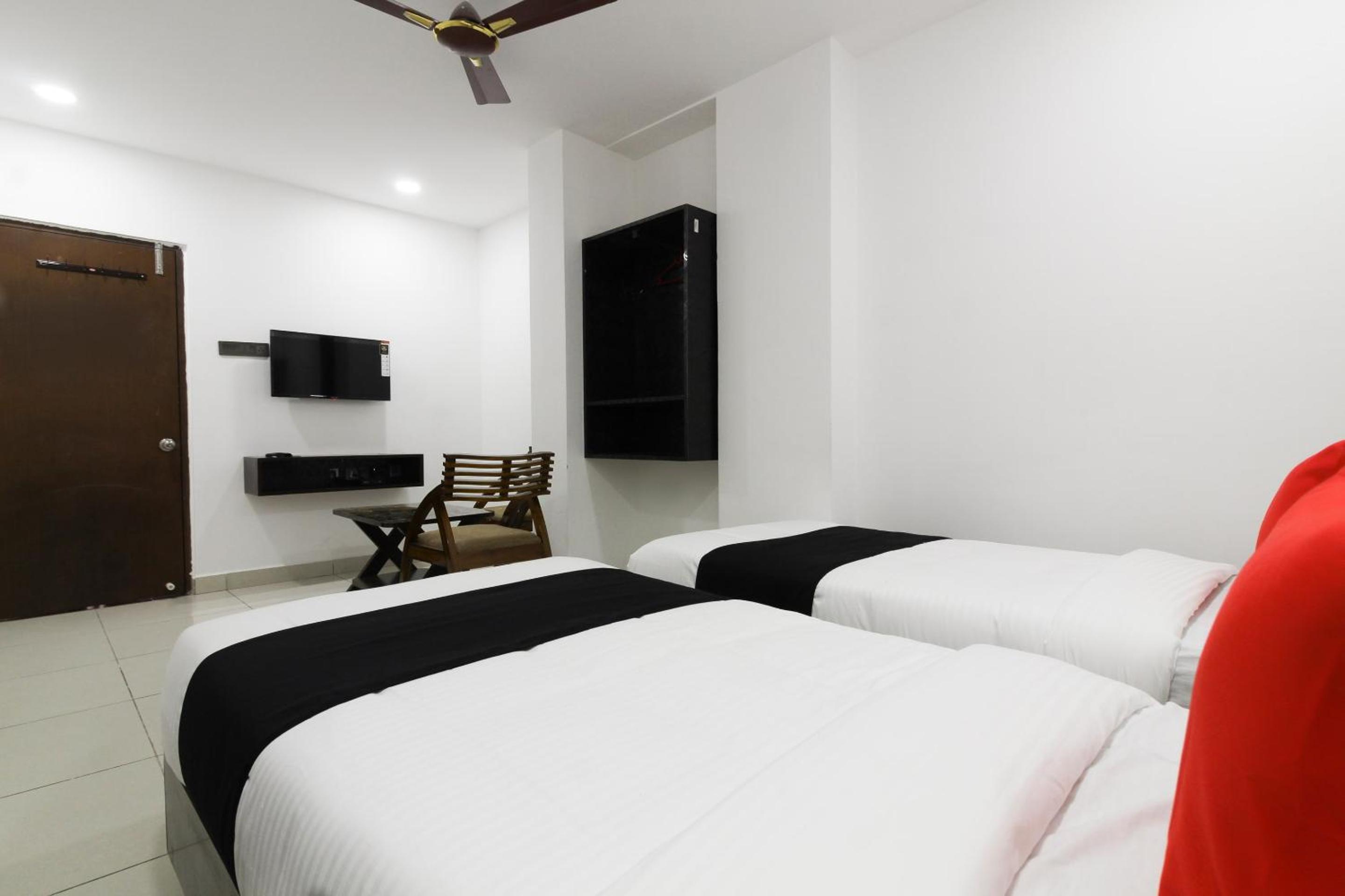 Standard Double Room - Photo 19