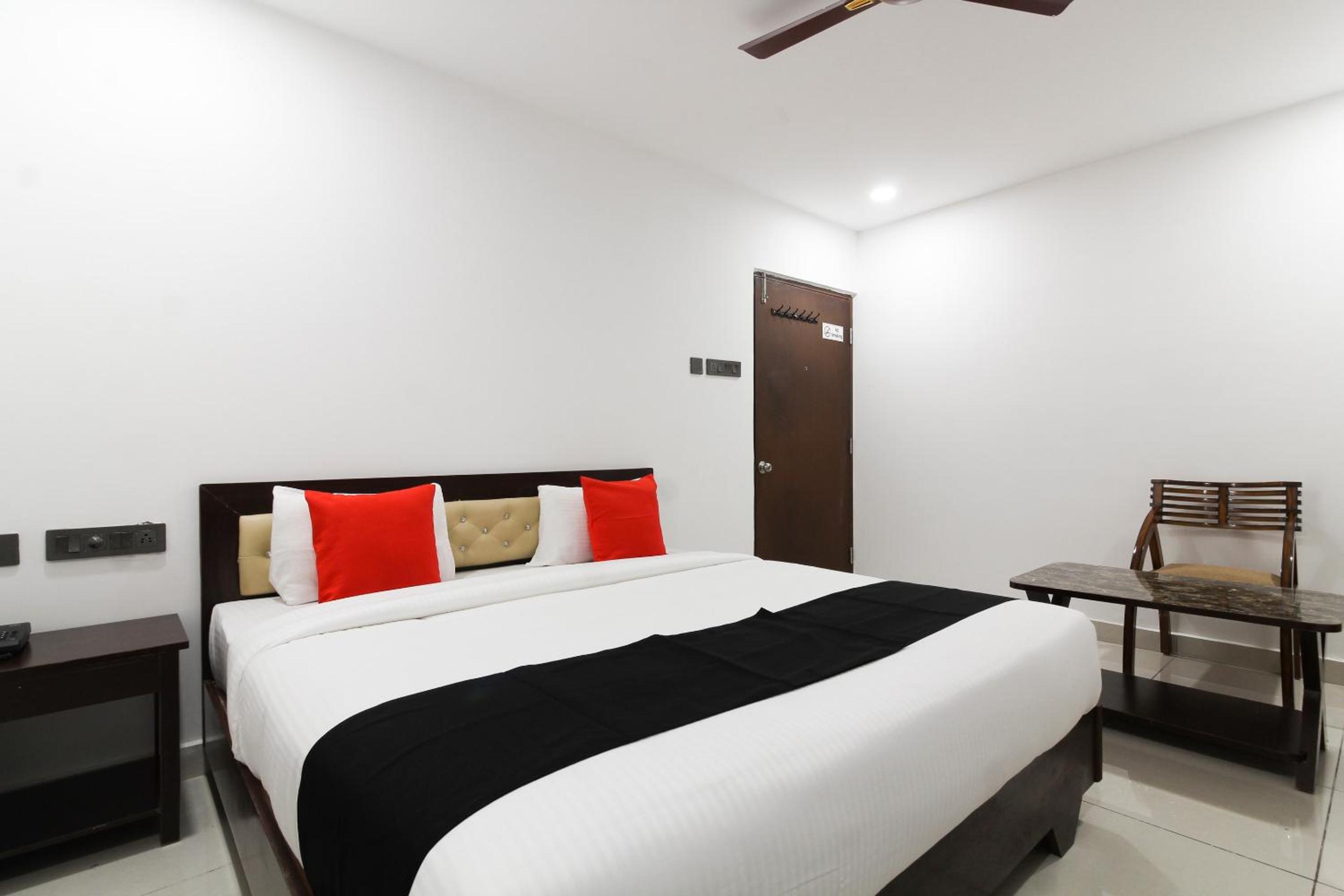 Standard Double Room - Photo 11