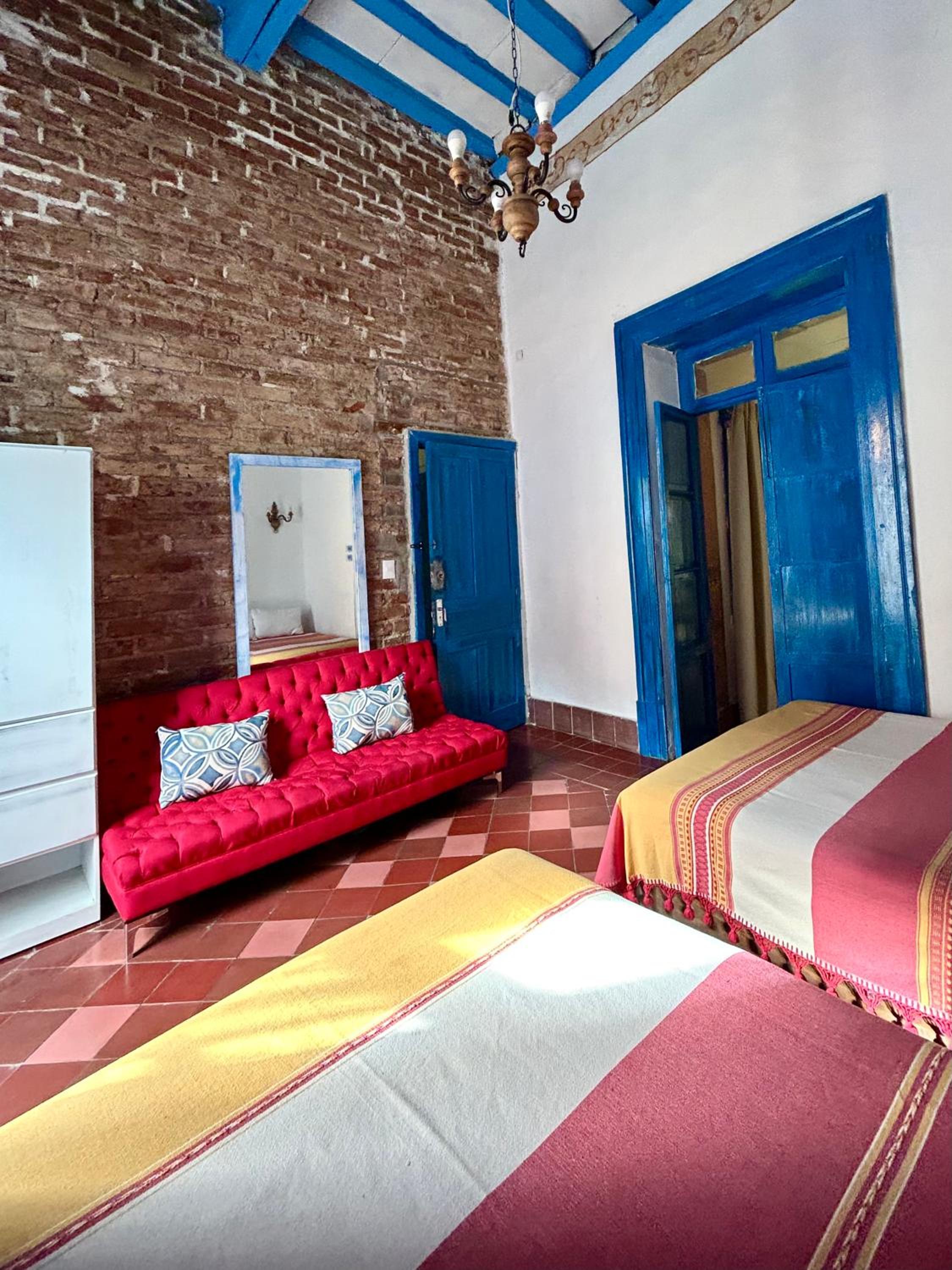 Triple Room with Balcony - Photo 11