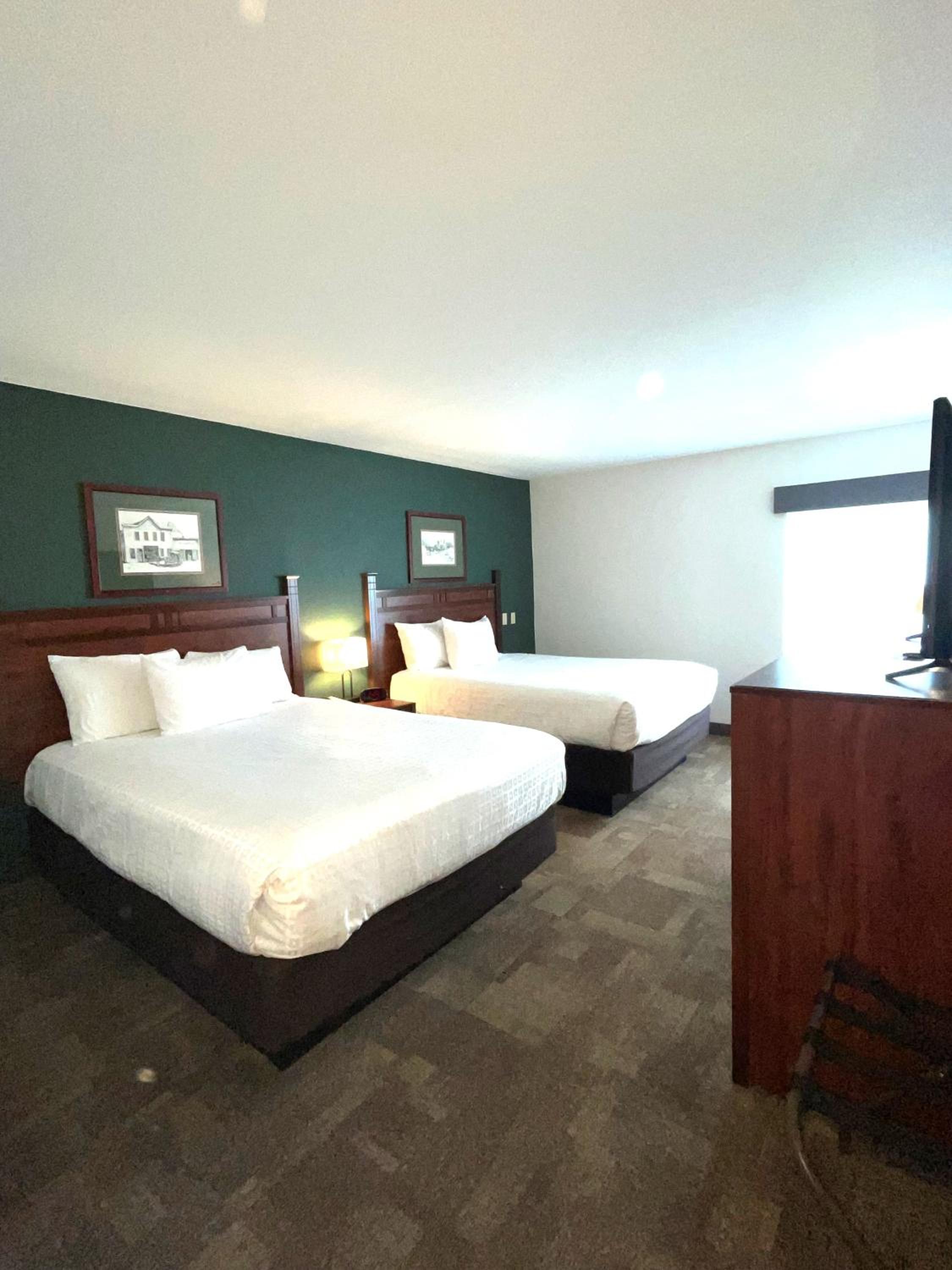 Deluxe Queen Room
