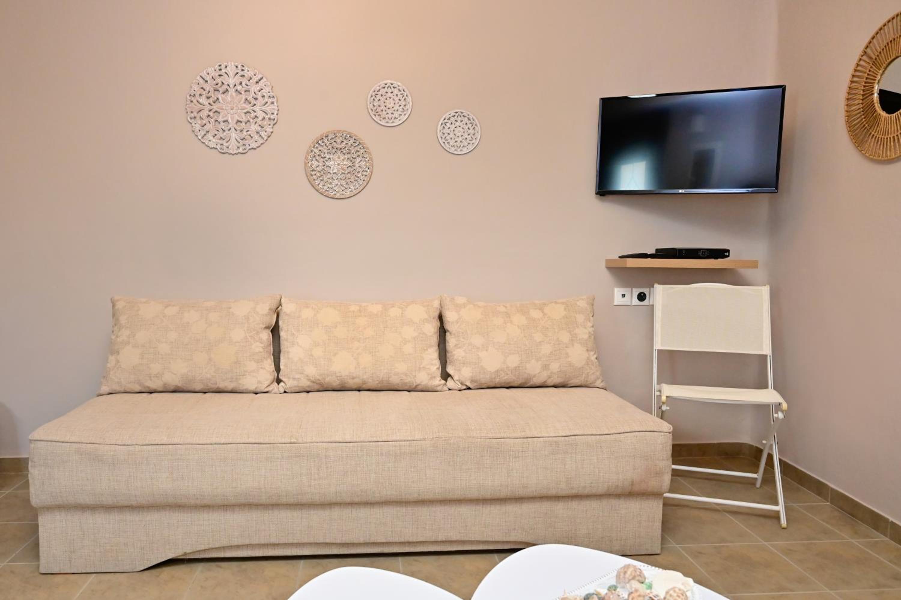 One-Bedroom House photo 1