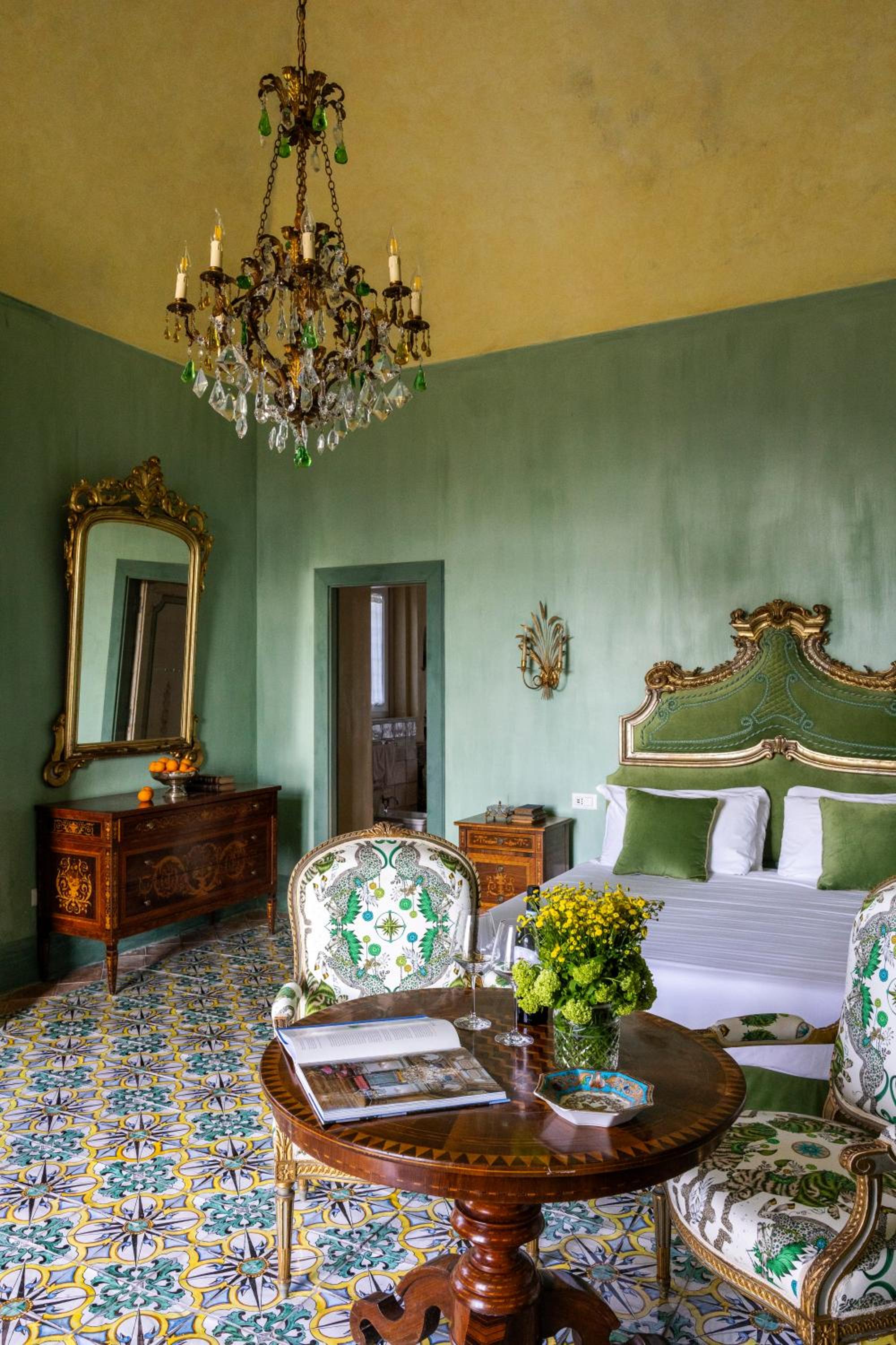 King Suite with Spa Bath - Photo 7