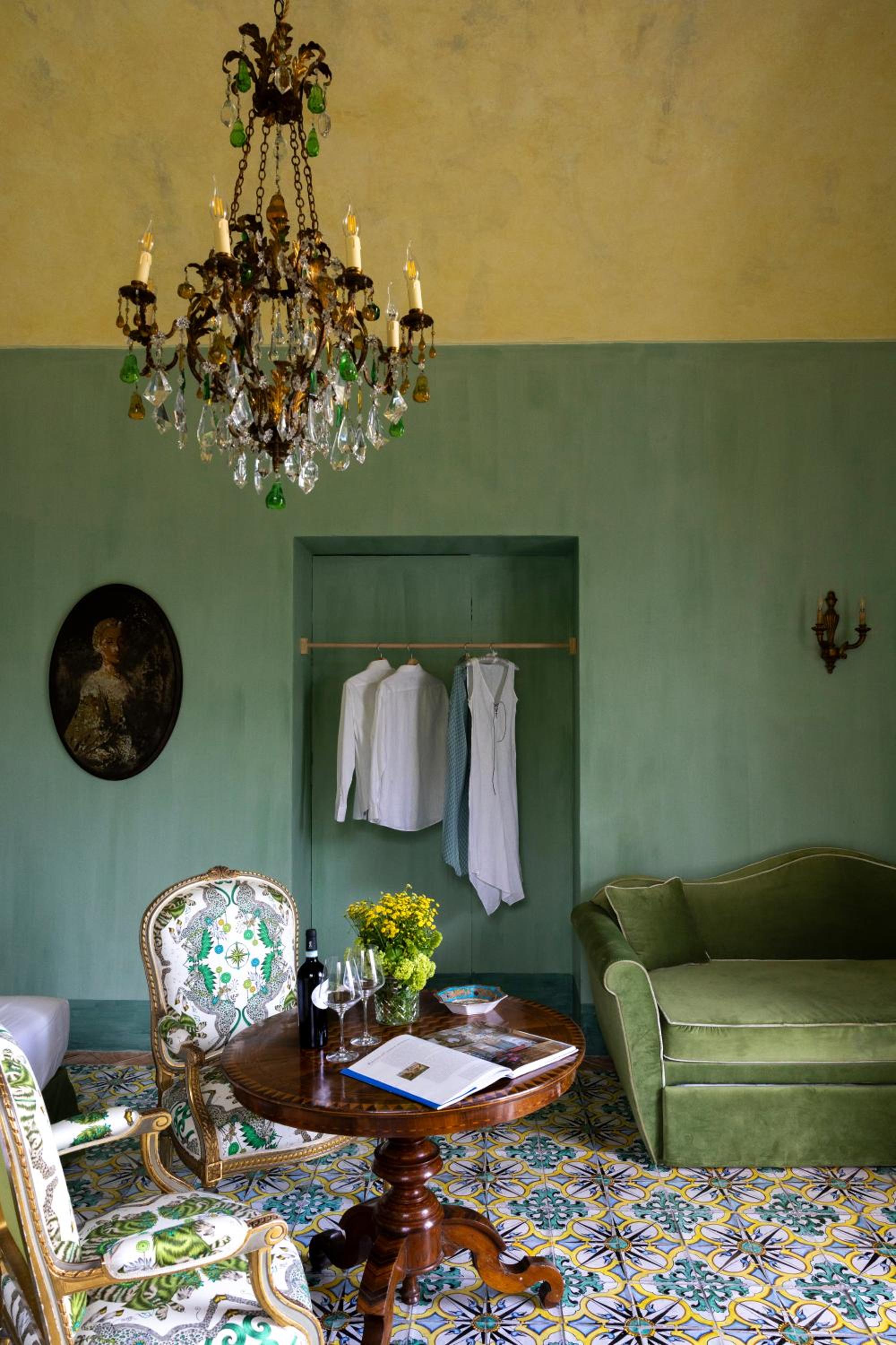 King Suite with Spa Bath - Photo 13