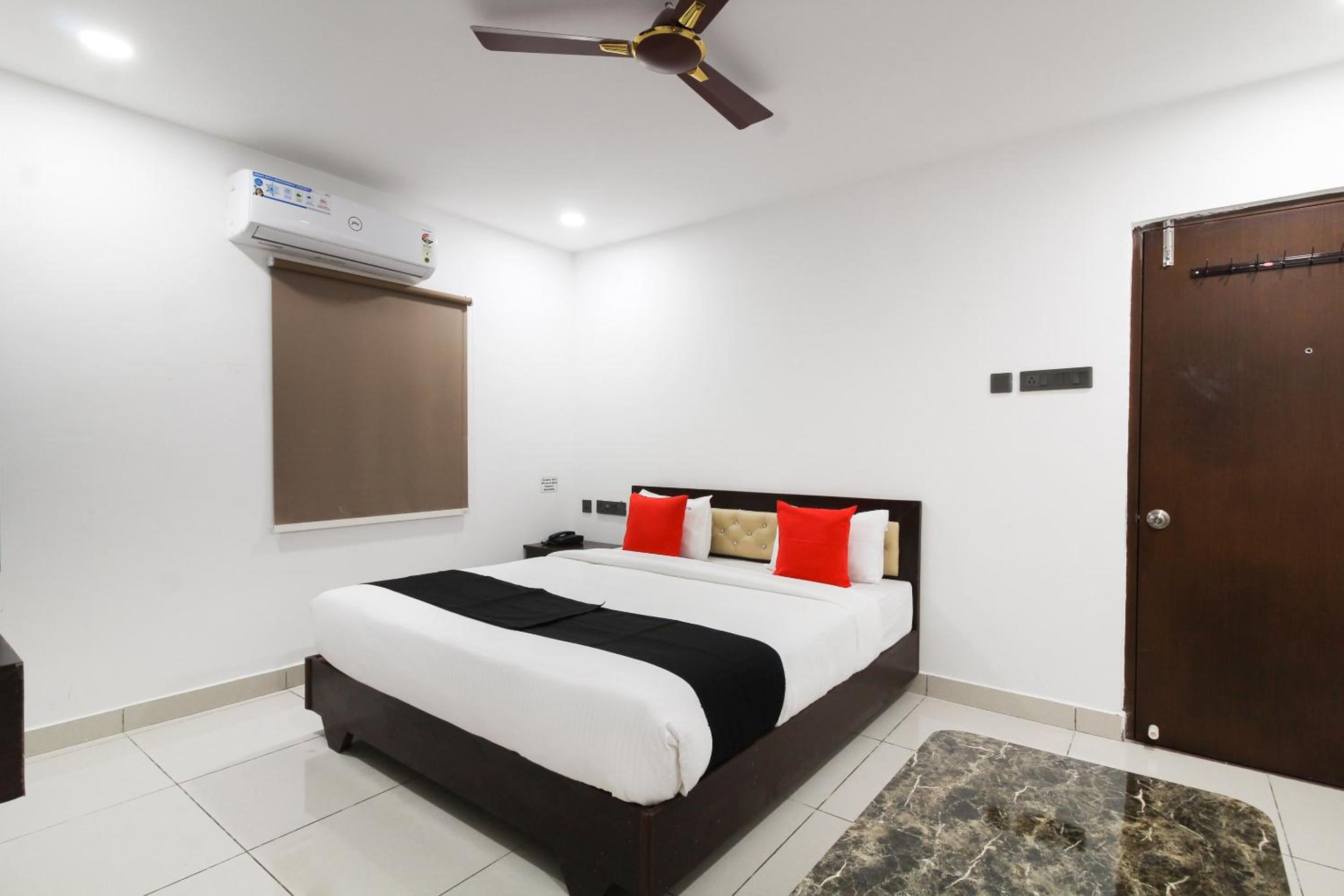 Standard Double Room - Photo 9