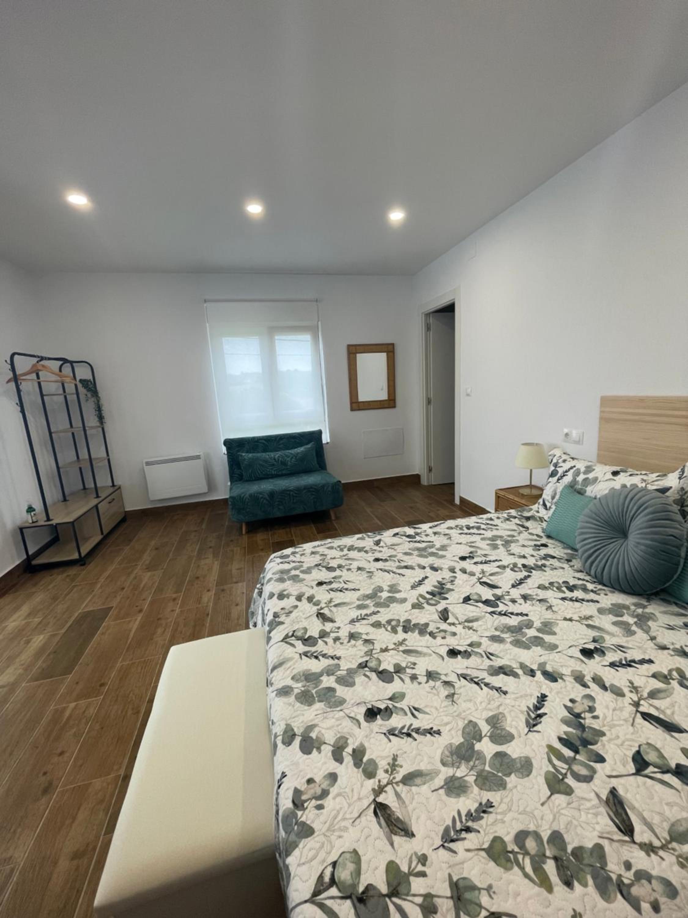 One-Bedroom Apartment photo 2