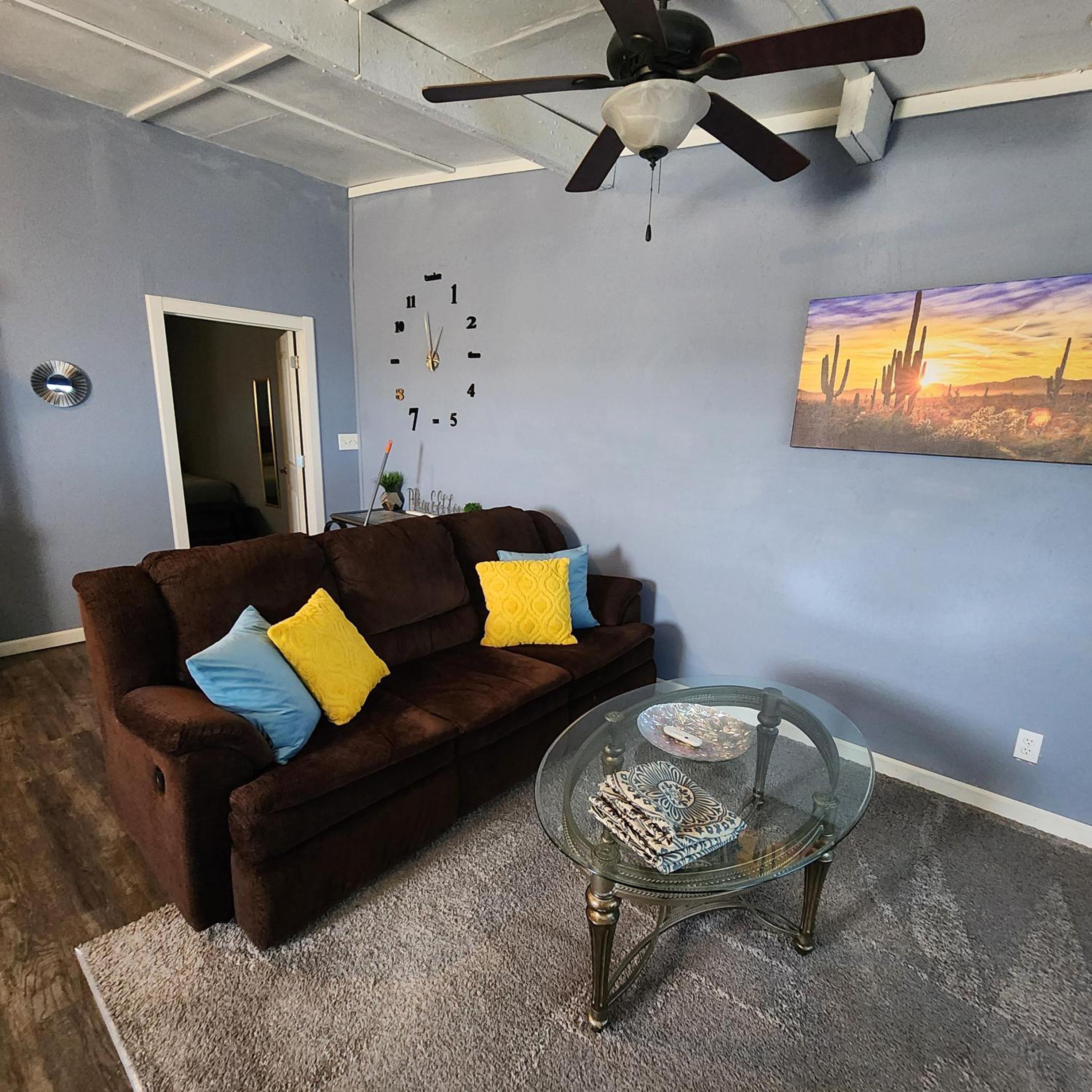 One-Bedroom House - Photo 13