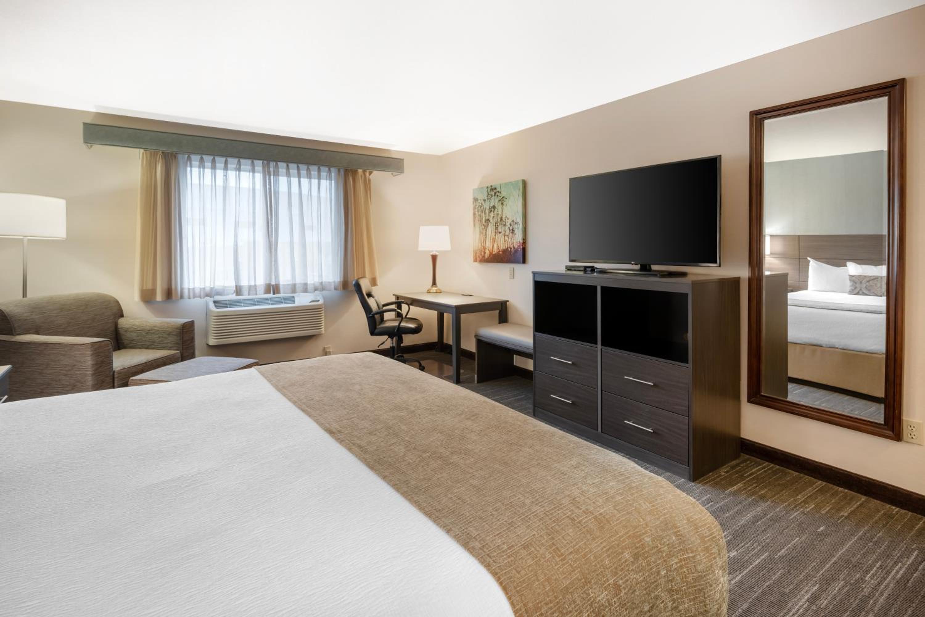King Room with Balcony - Non-Smoking - Photo 1