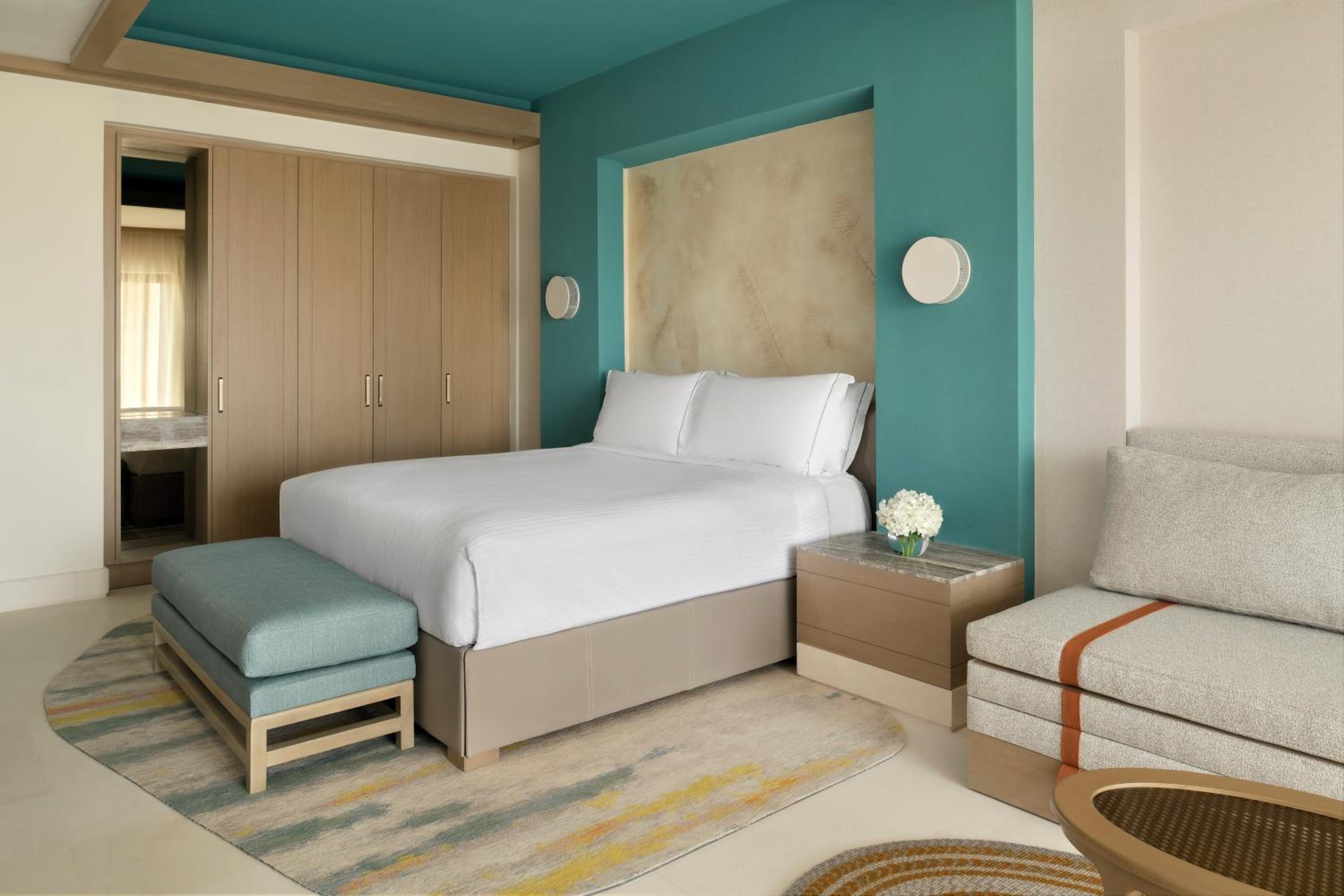 Premium King Room - North Wing/Club - Photo 5