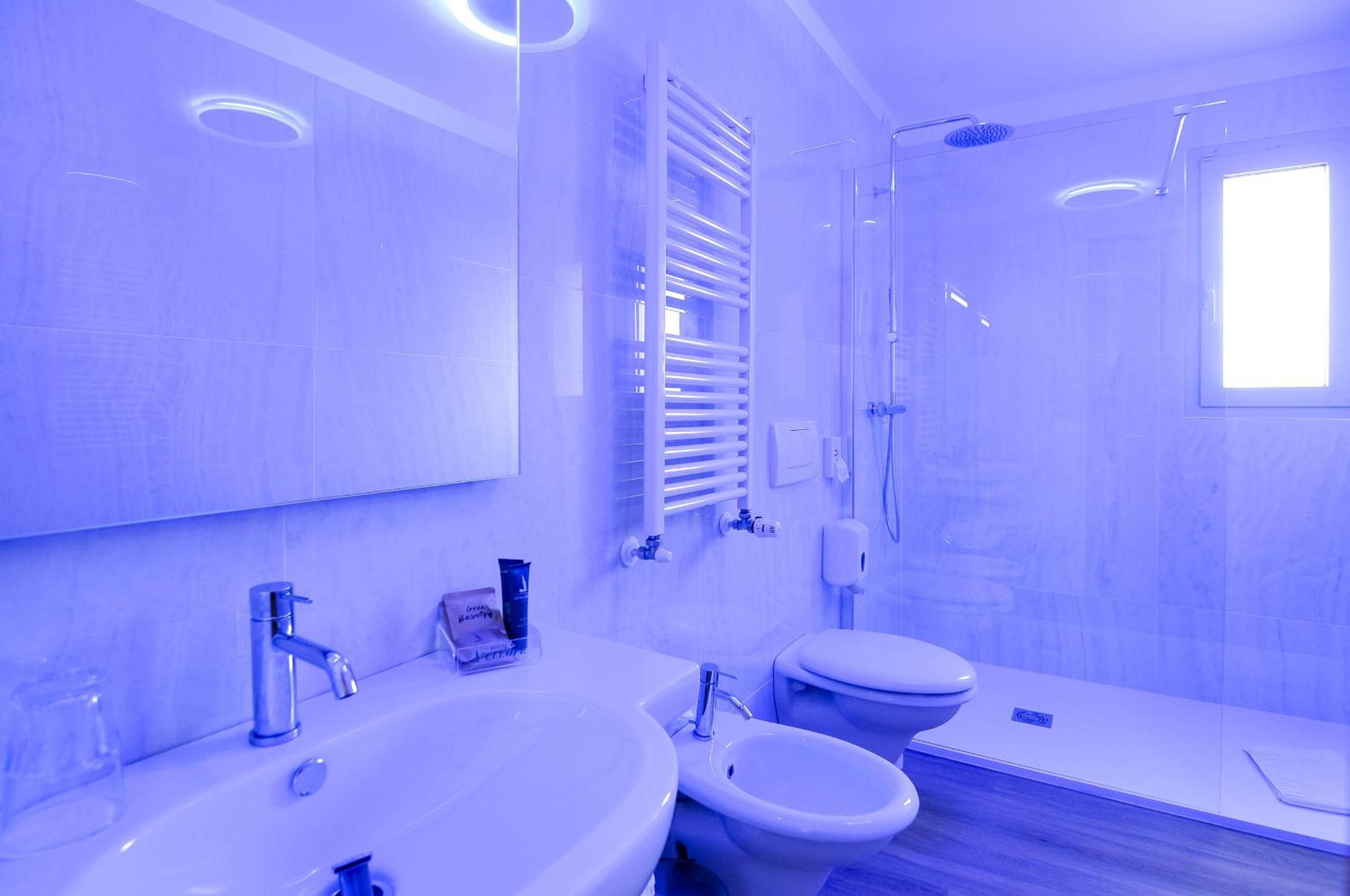 Deluxe Junior Suite - Photo 6