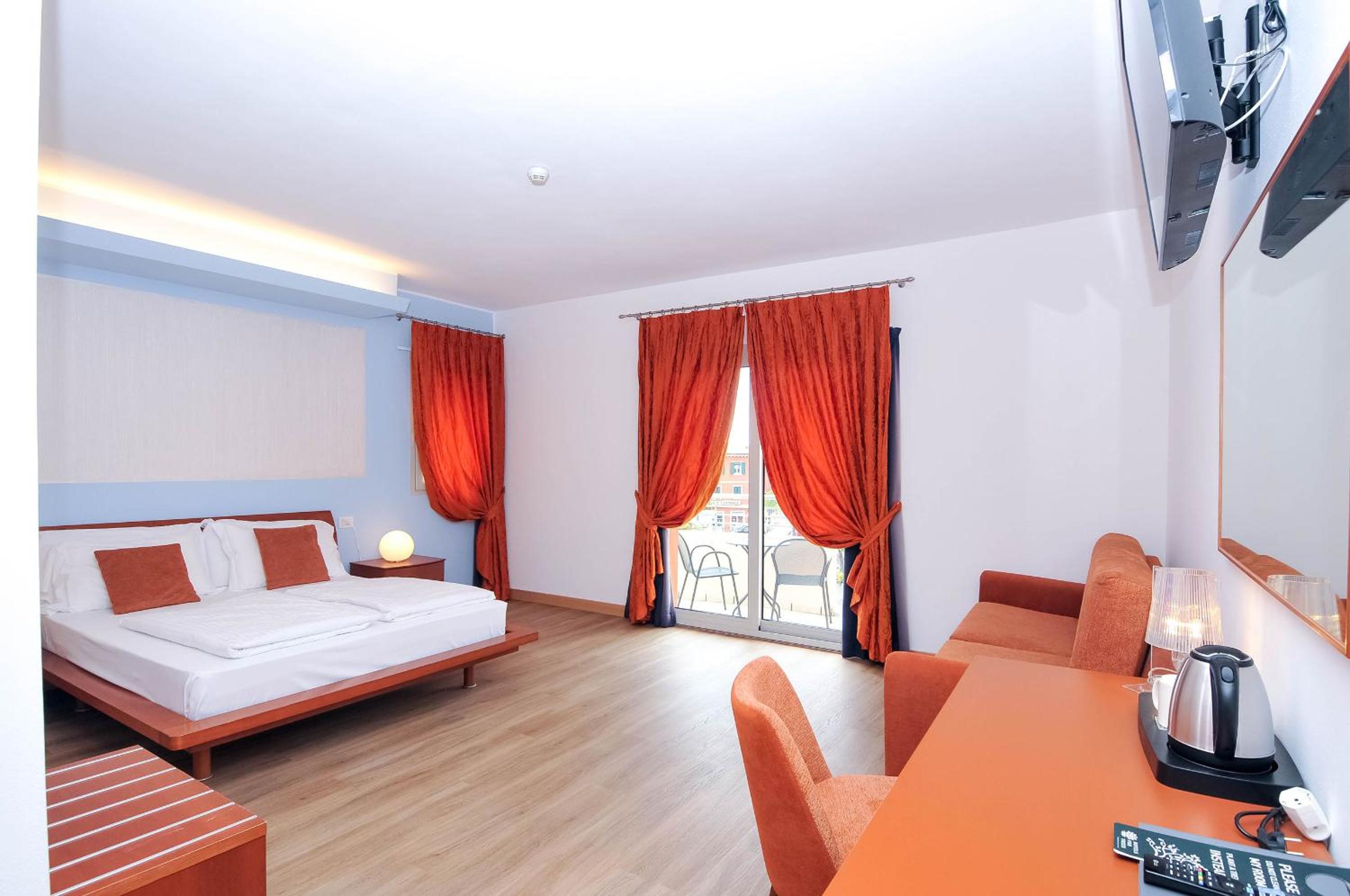 Deluxe Junior Suite - Photo 2