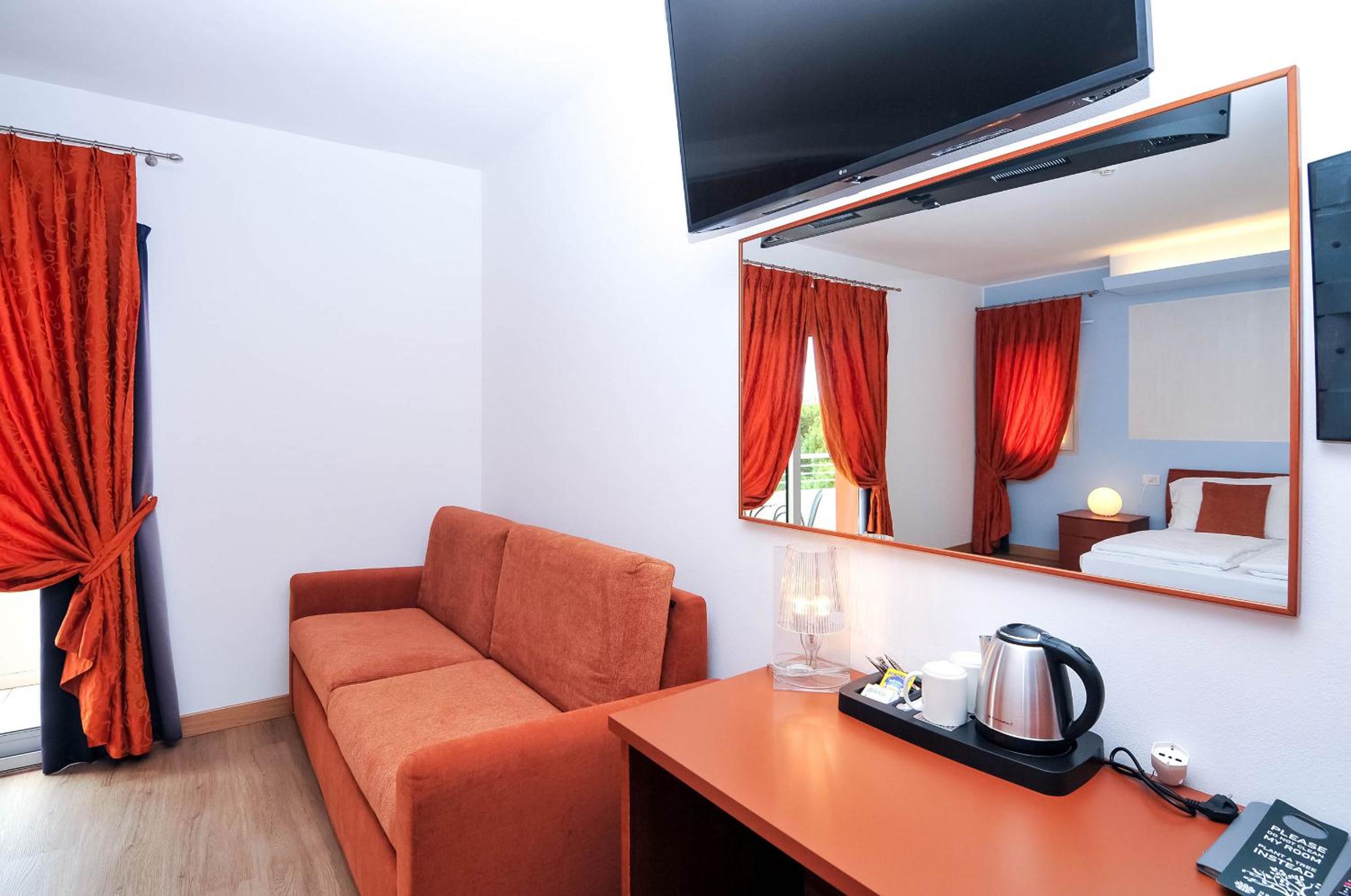Deluxe Junior Suite - Photo 3
