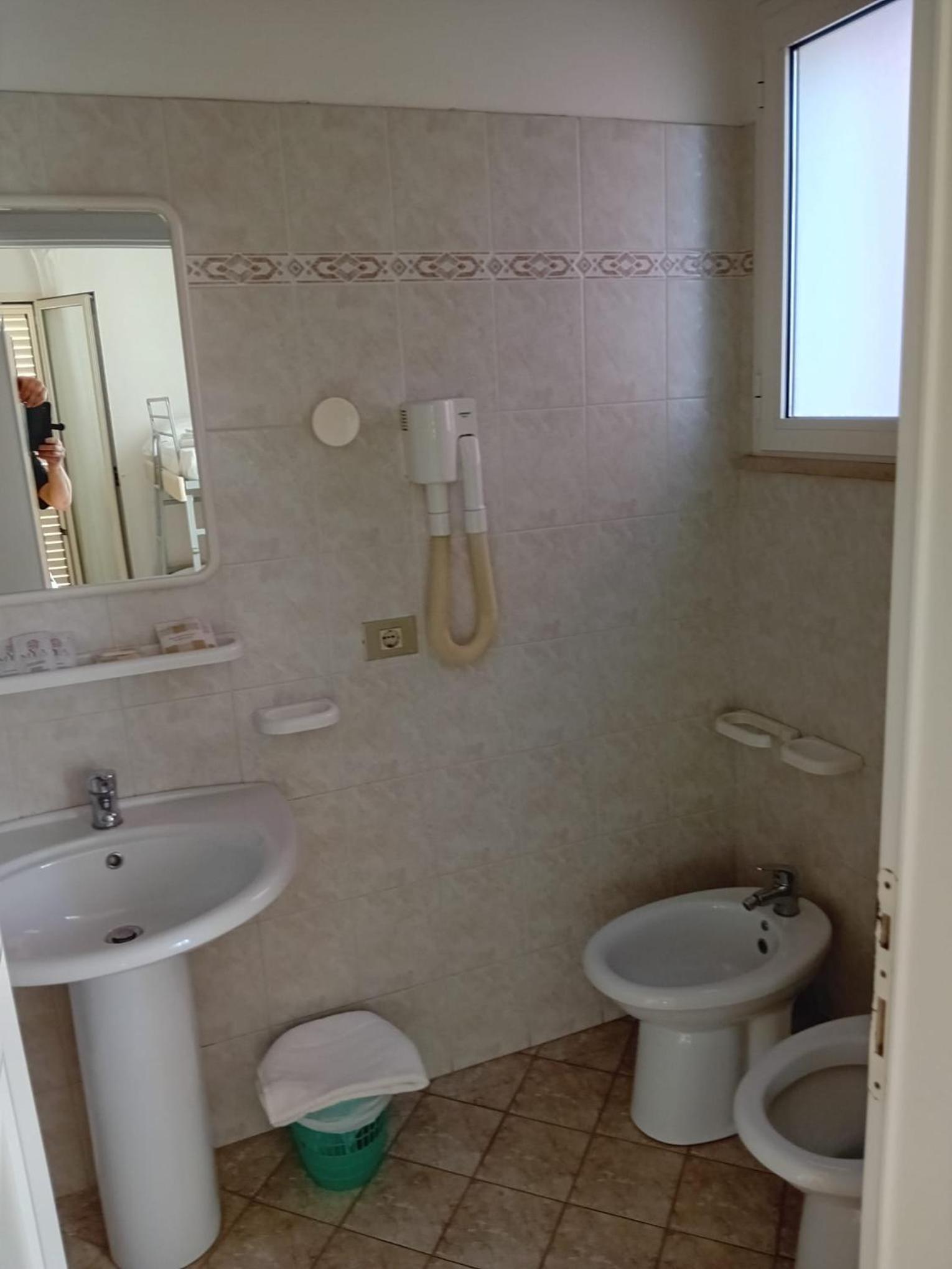Family Room with Private Bathroom photo 2