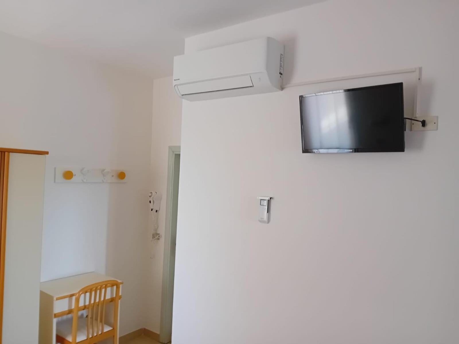 Economy Triple Room photo 1