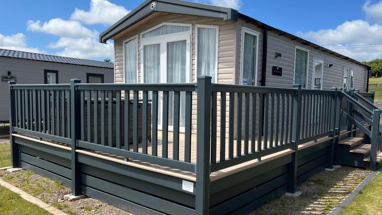Three-Bedroom House photo 2