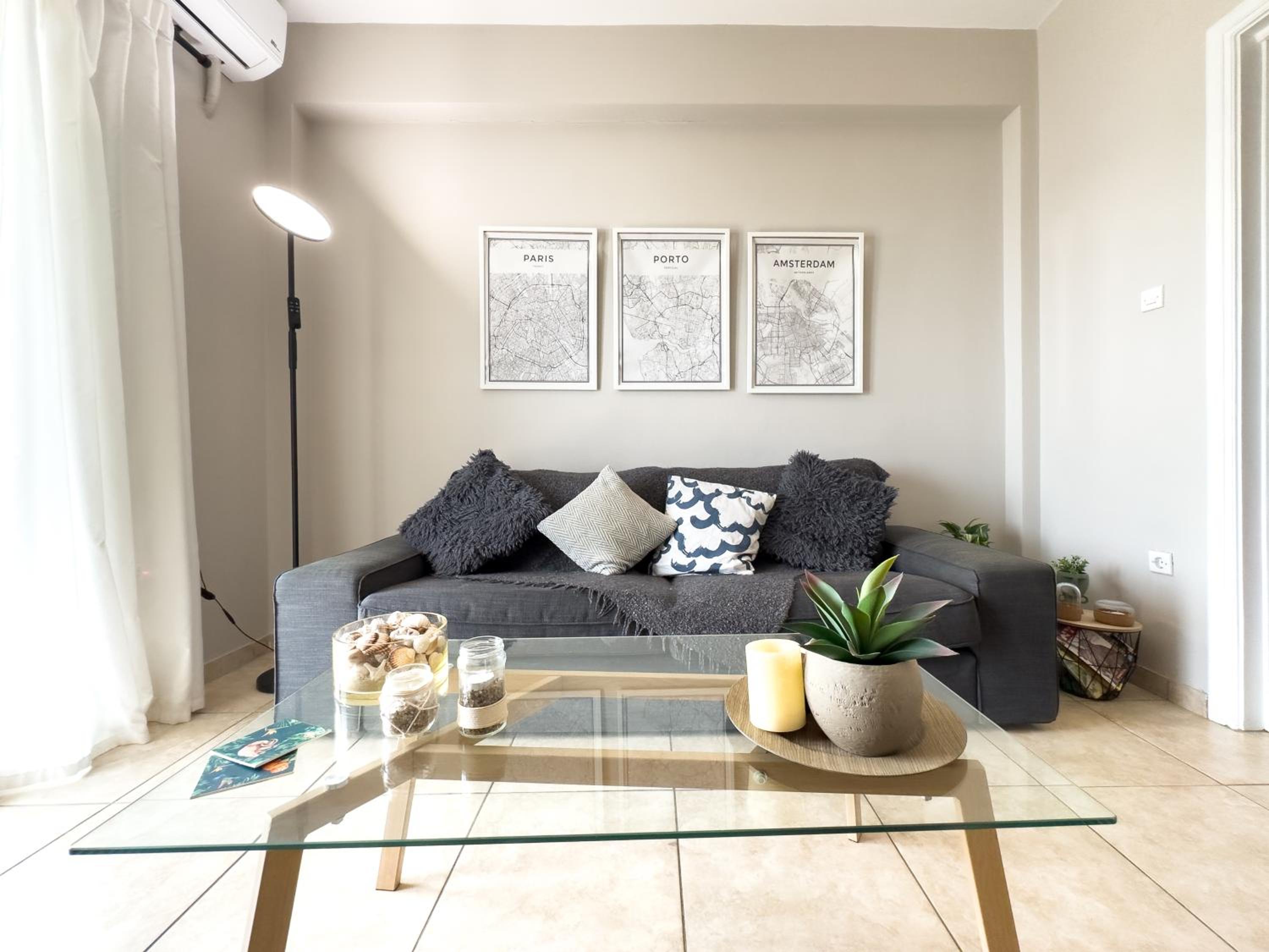 One-Bedroom Apartment photo 1