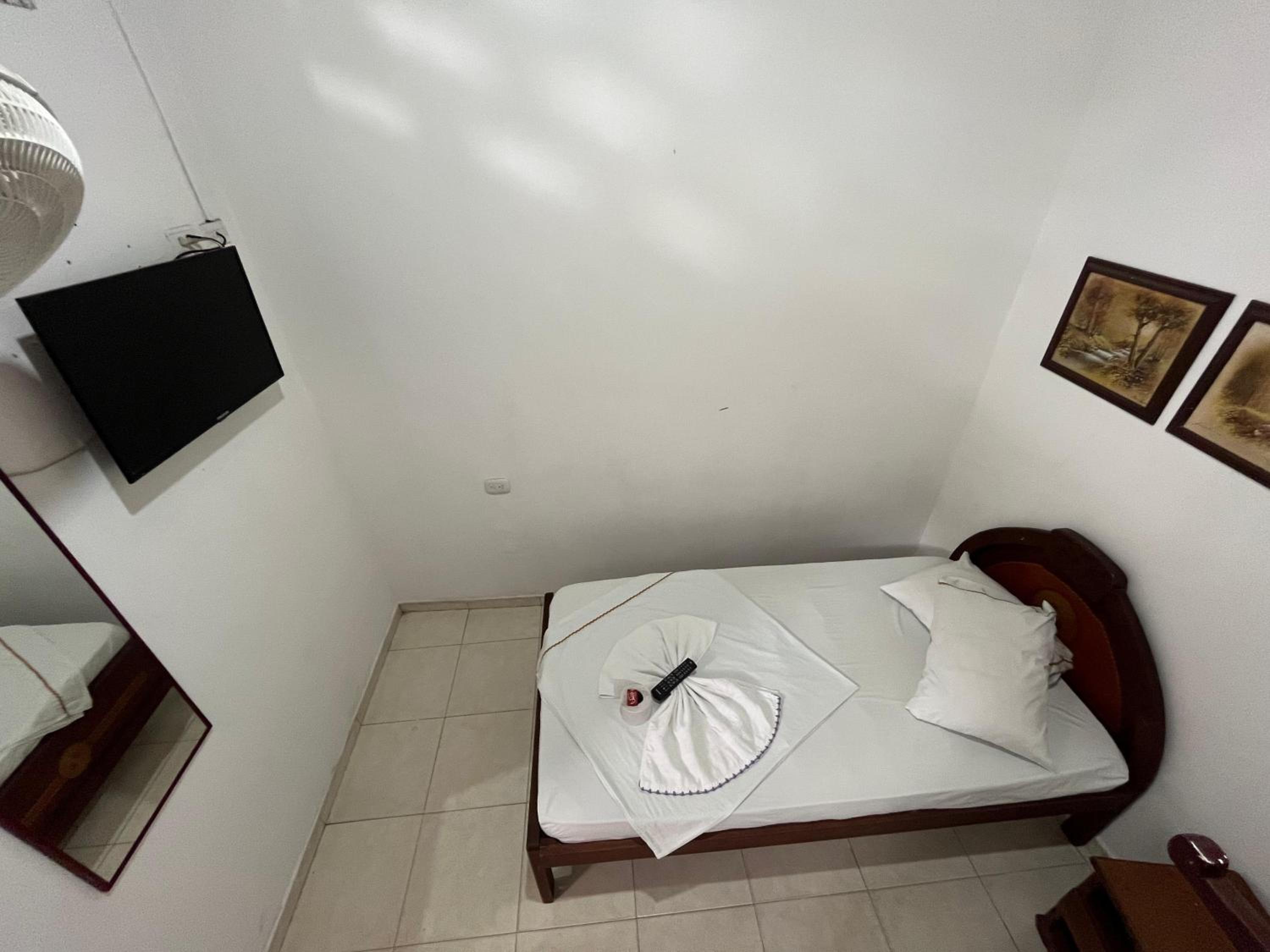 Small Single Room photo 2