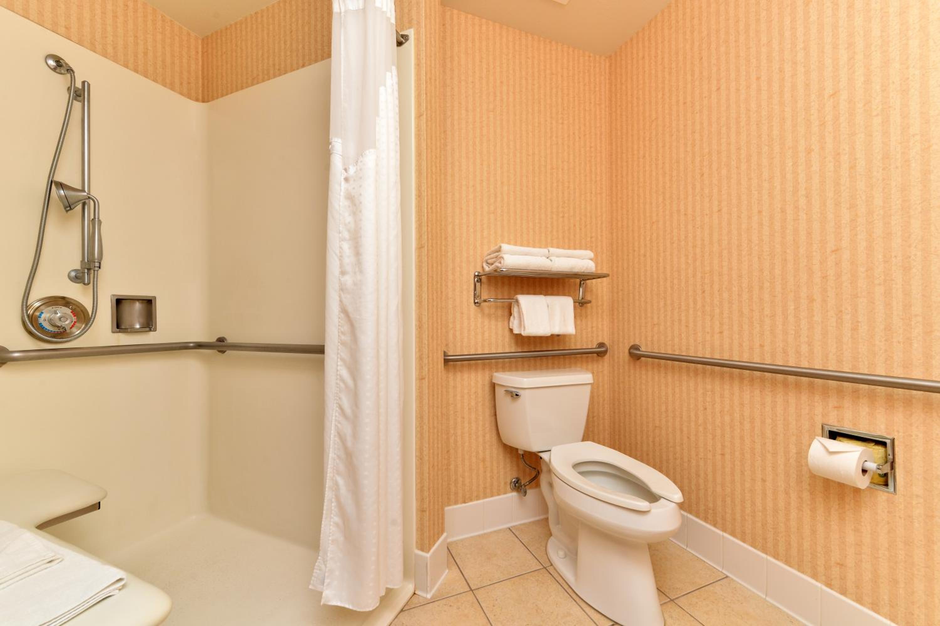 Twin Room with Shower- Hearing Accessible/Non-Smoking