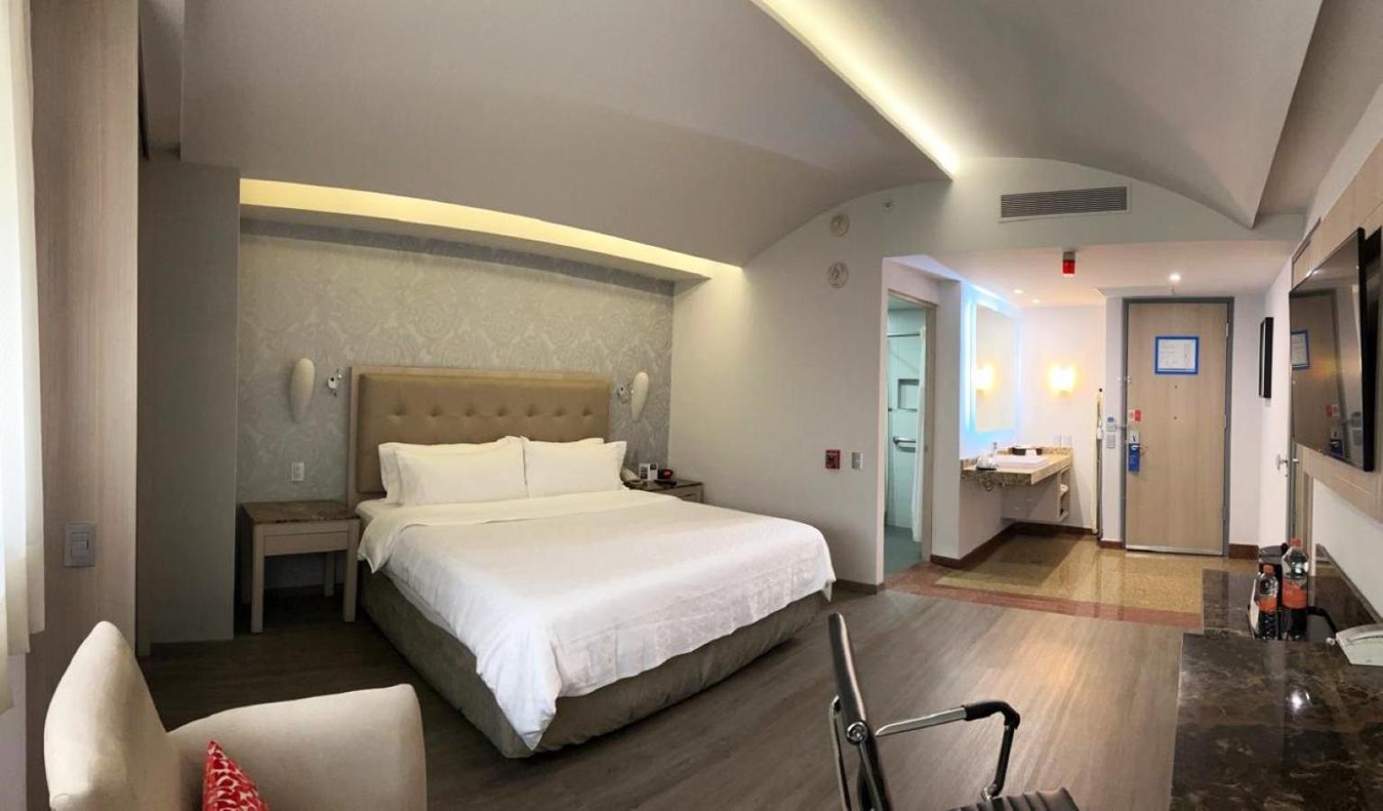 Standard Room thumbnail 5