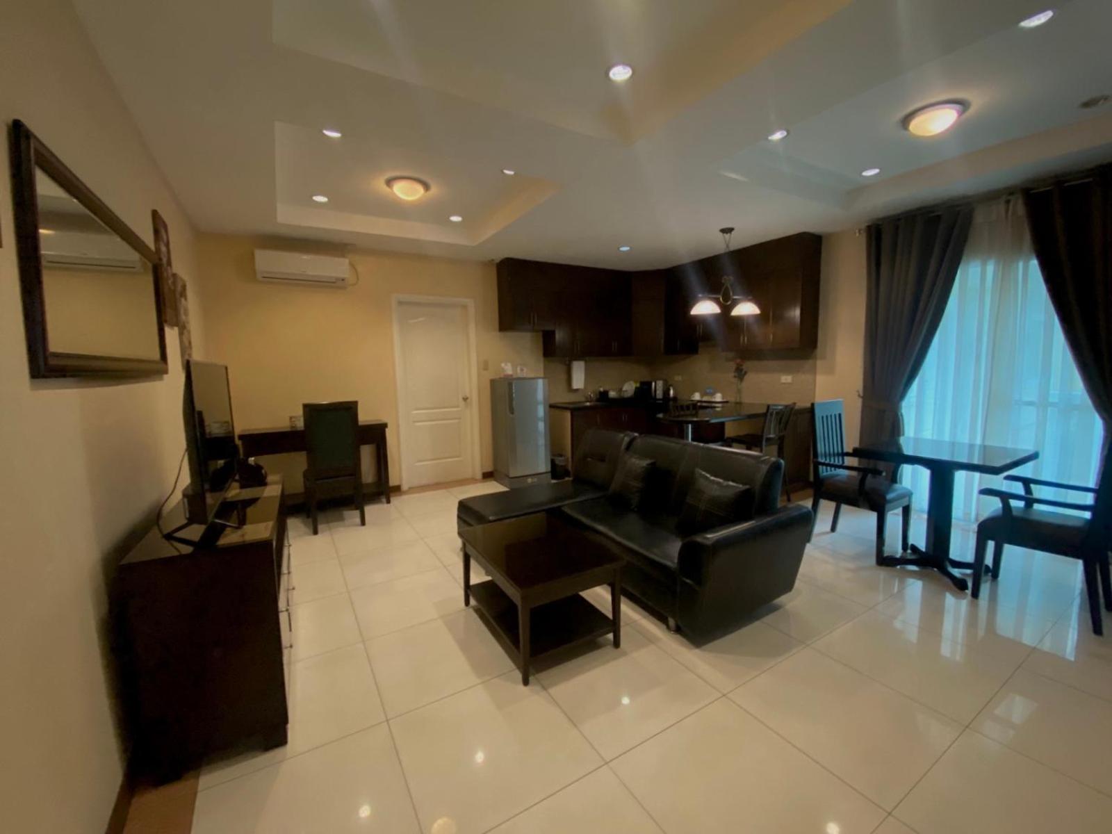 Premium Suite - Photo 4