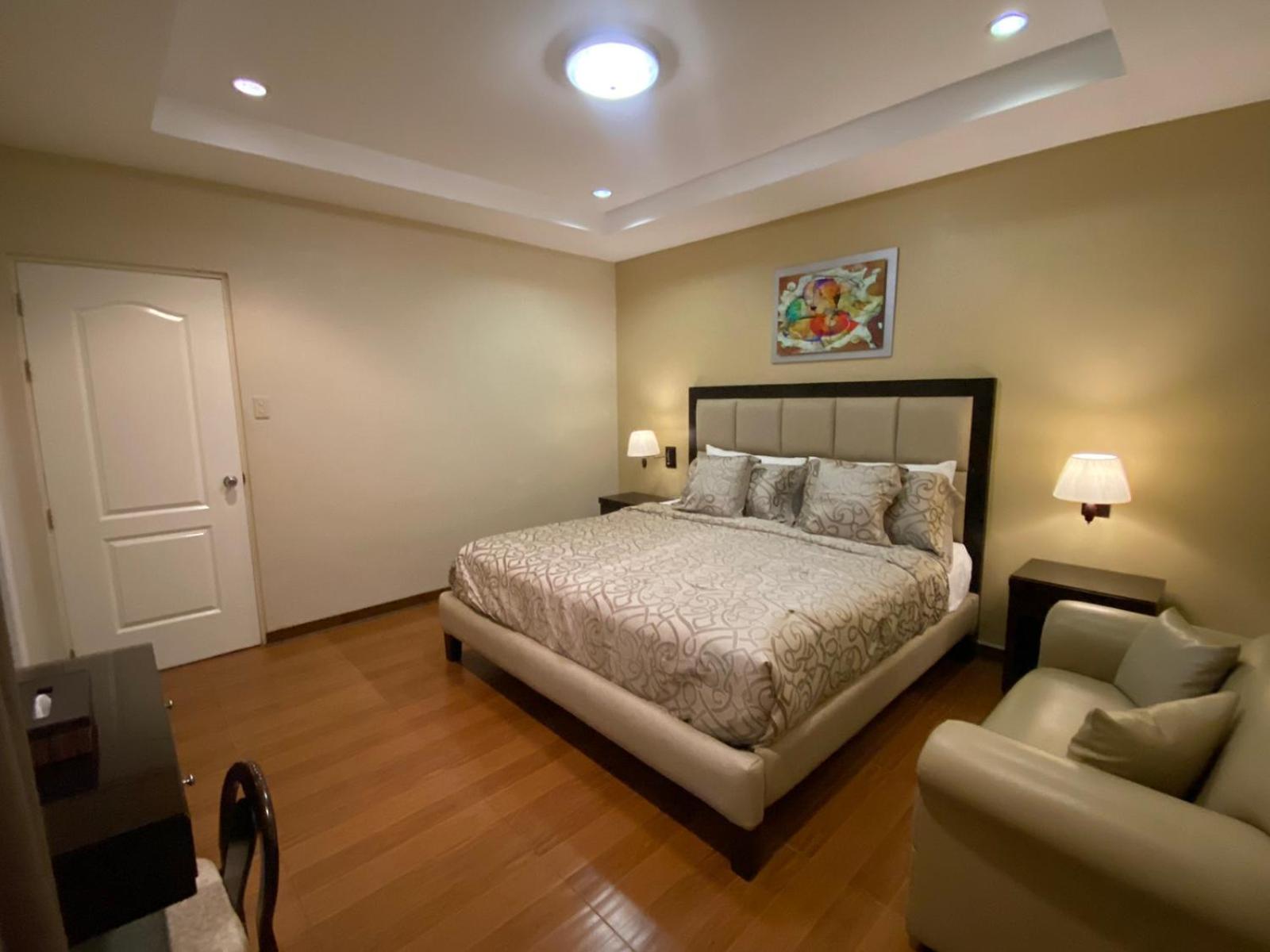 Premium Suite - Photo 3