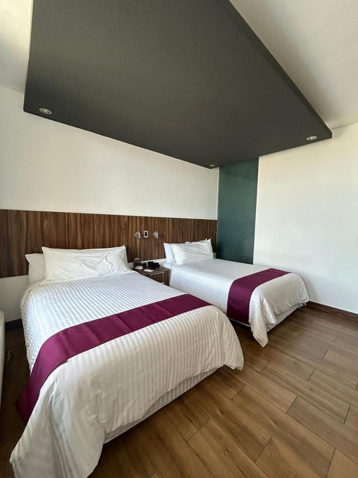 Standard Twin Room - Photo 1