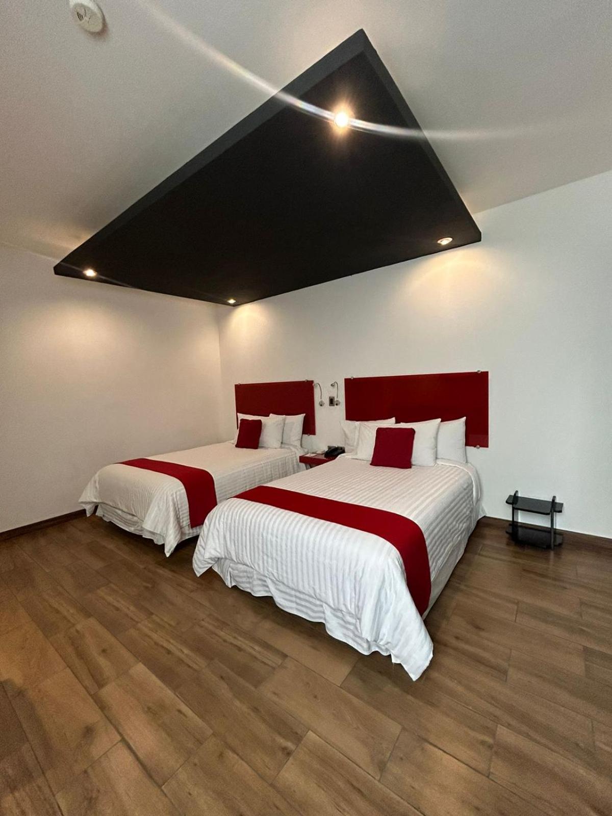 Standard Twin Room - Photo 23